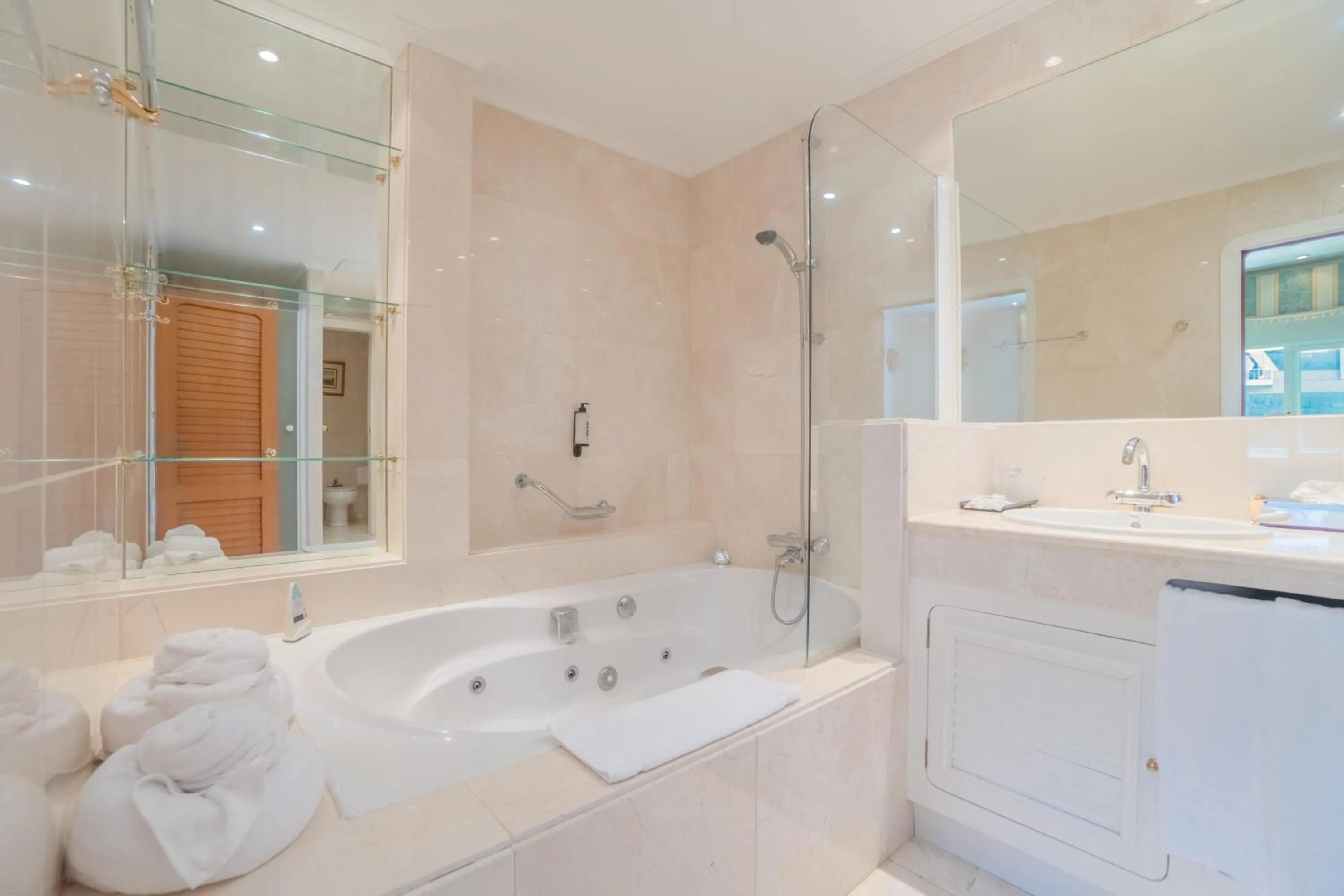 Hot Tub in Hotel Náyade