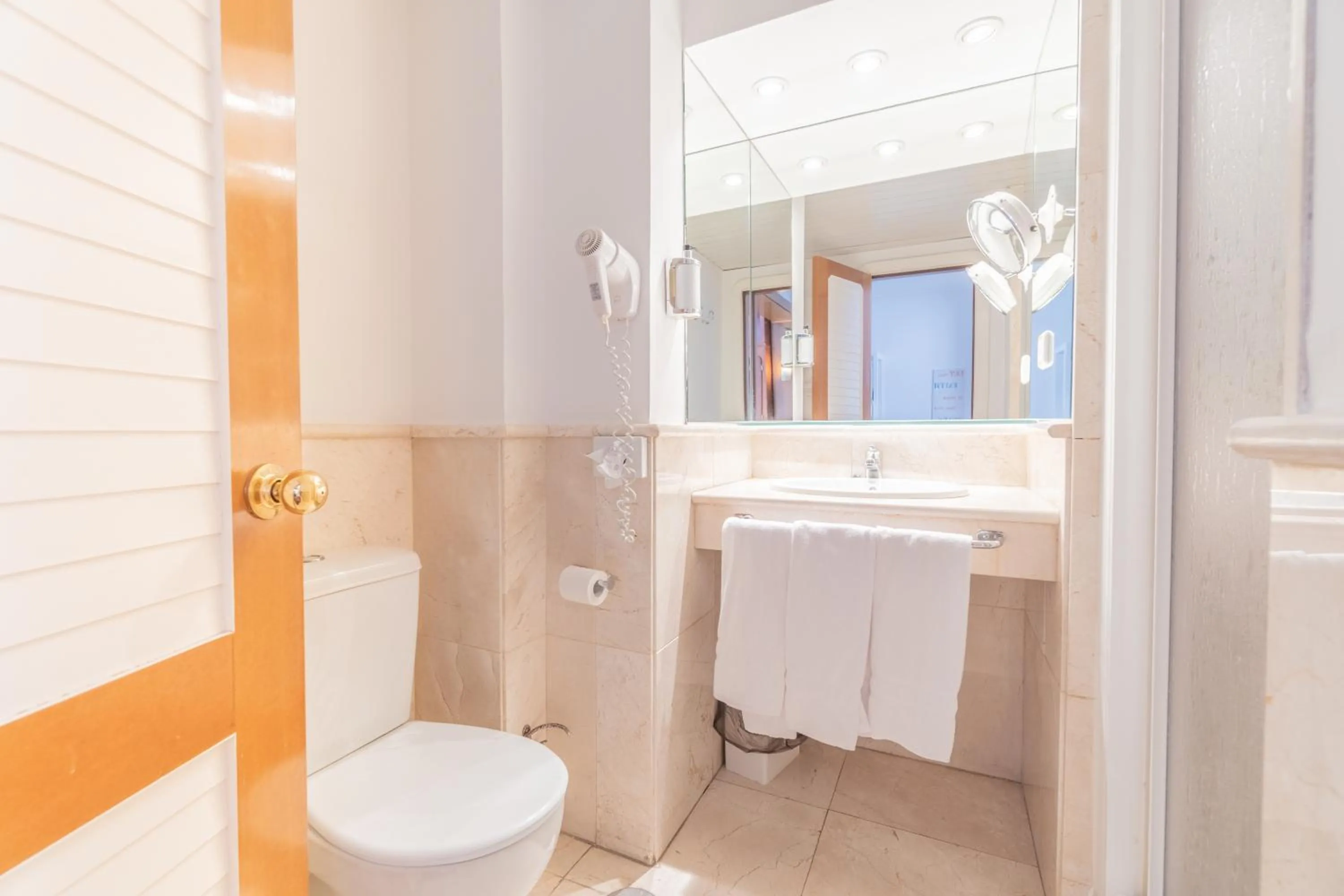 Shower in Hotel Náyade