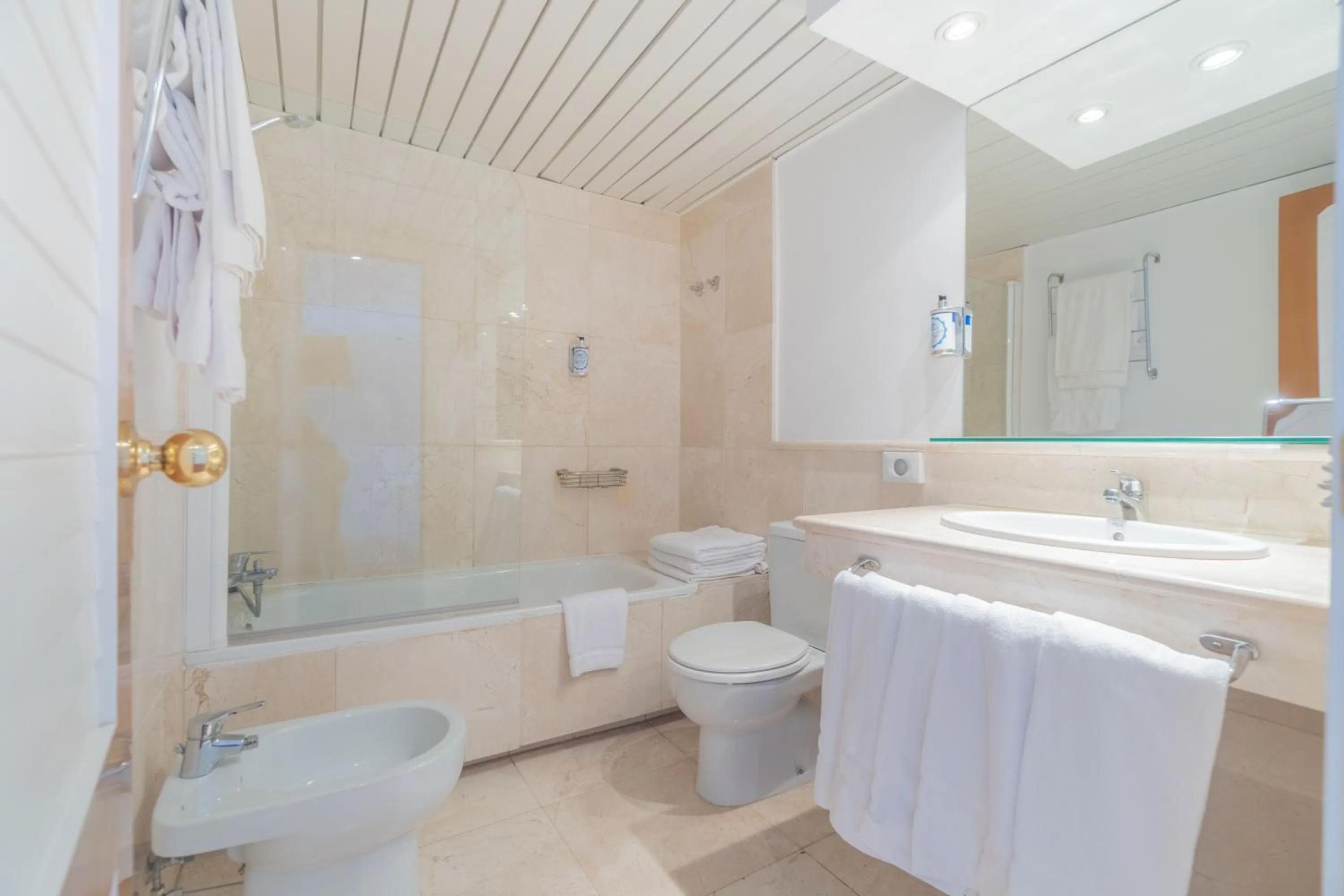 Shower in Hotel Náyade