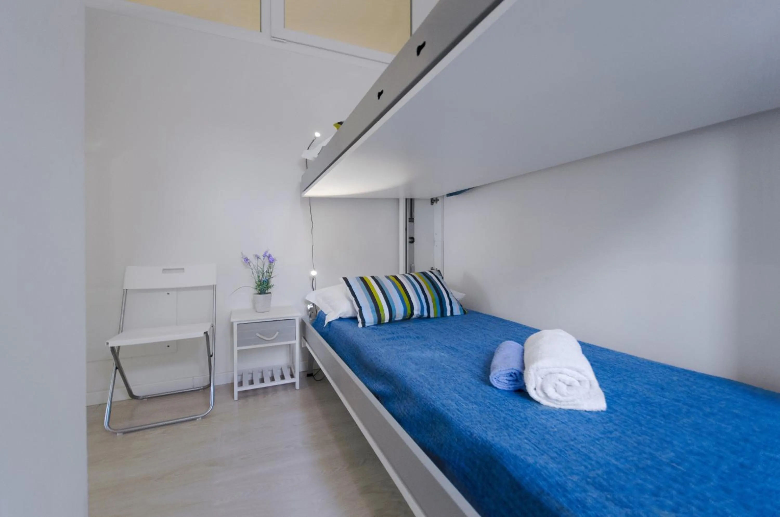 Property building, Bed in Appartamento a 5 metri dal lago