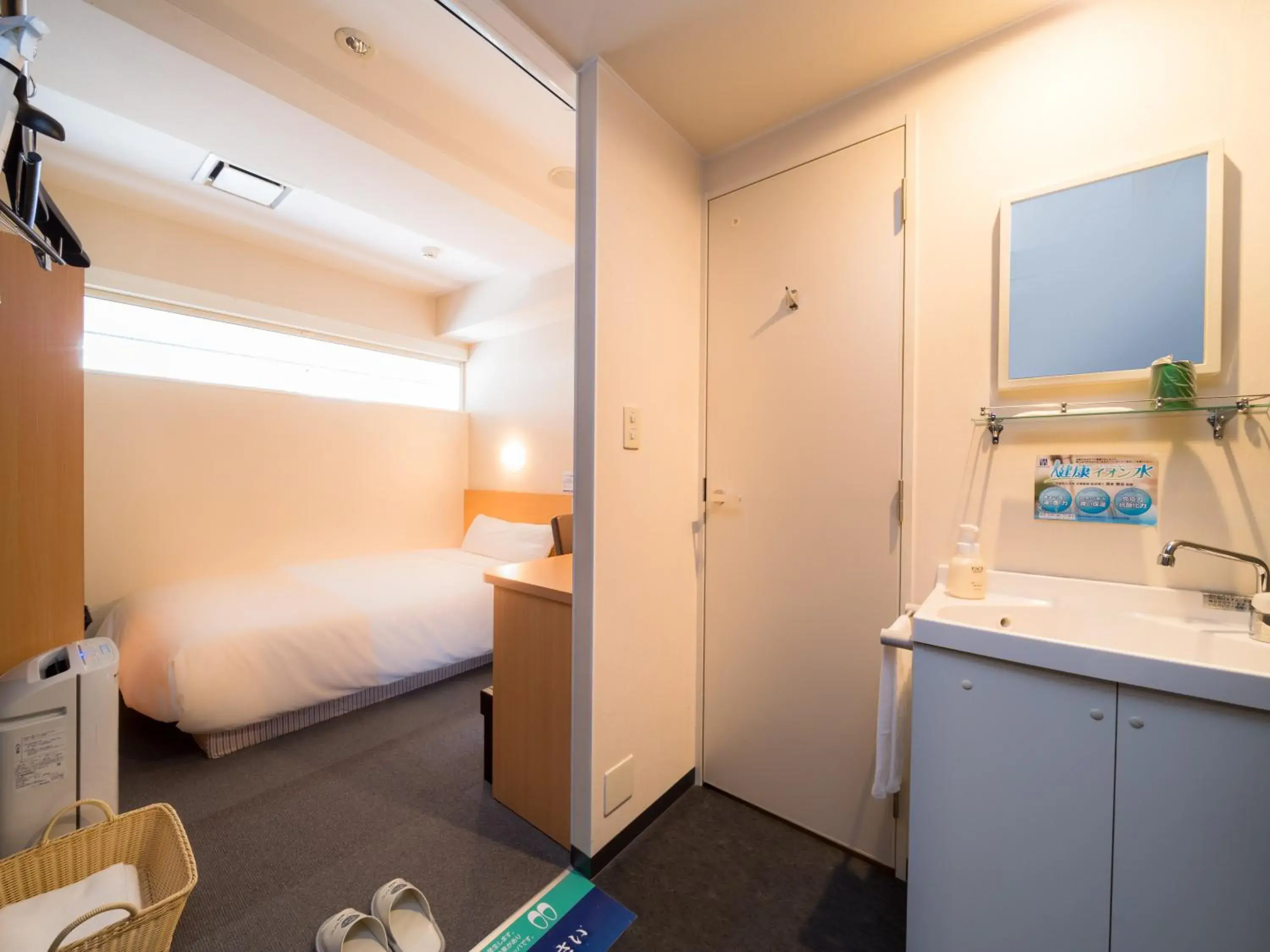 Bed in Super Hotel Takamatsu Tamachi Bed in Super Hotel Takamatsu Tamachi