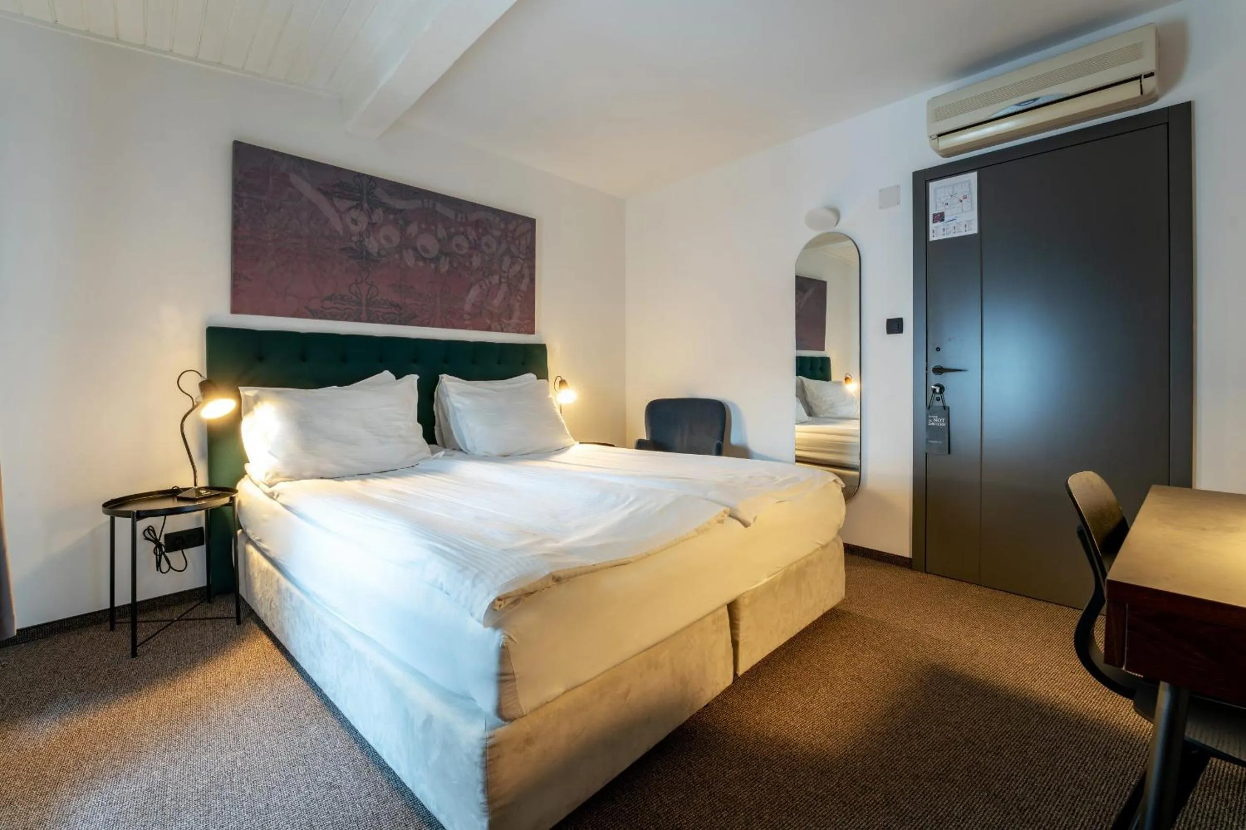 Property building, Bed in Hotel Mrak