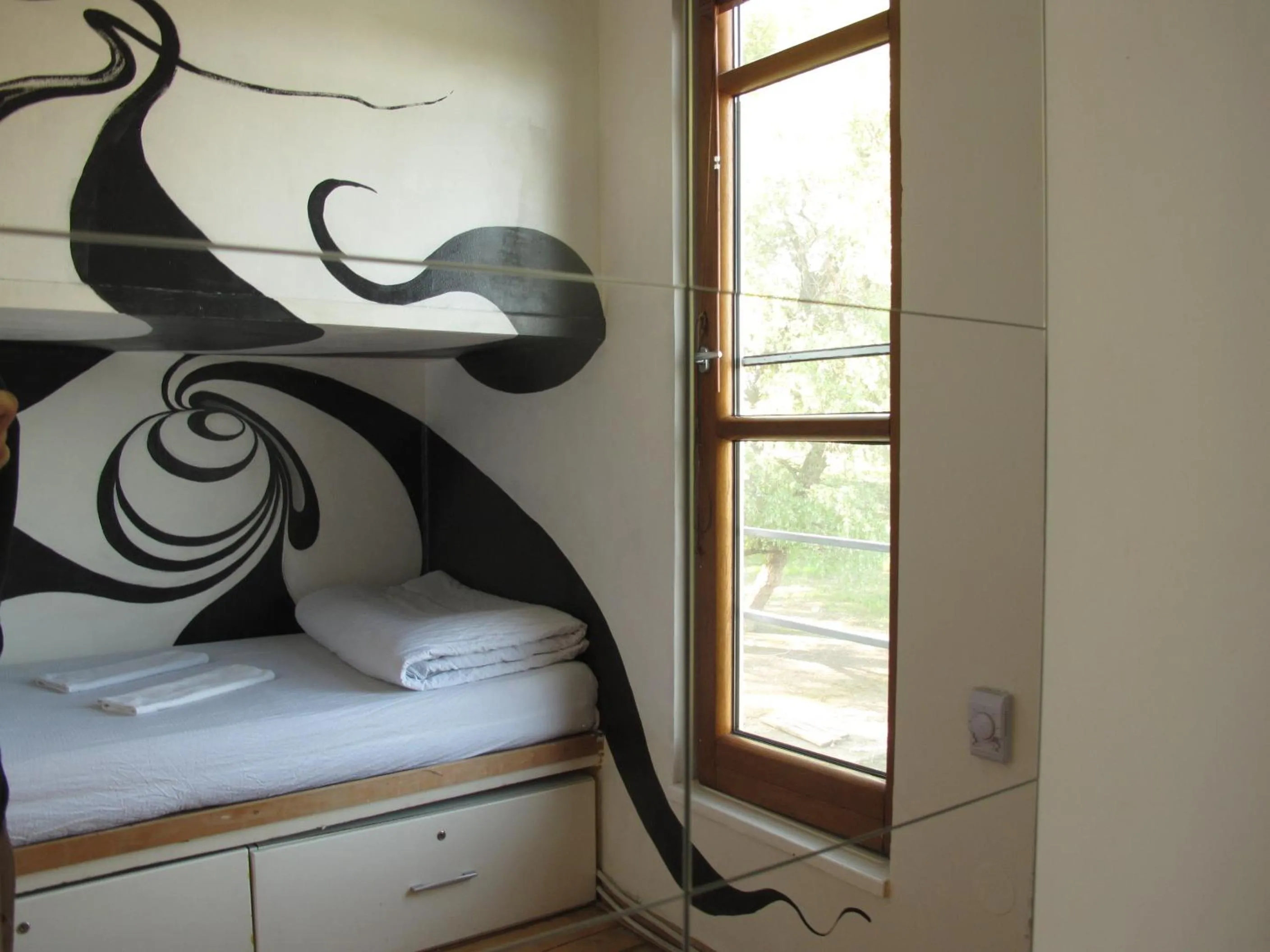 Double or Twin Room with Shared Bathroom - single occupancy - Bird Nest in ArkaBarka Floating Hostel