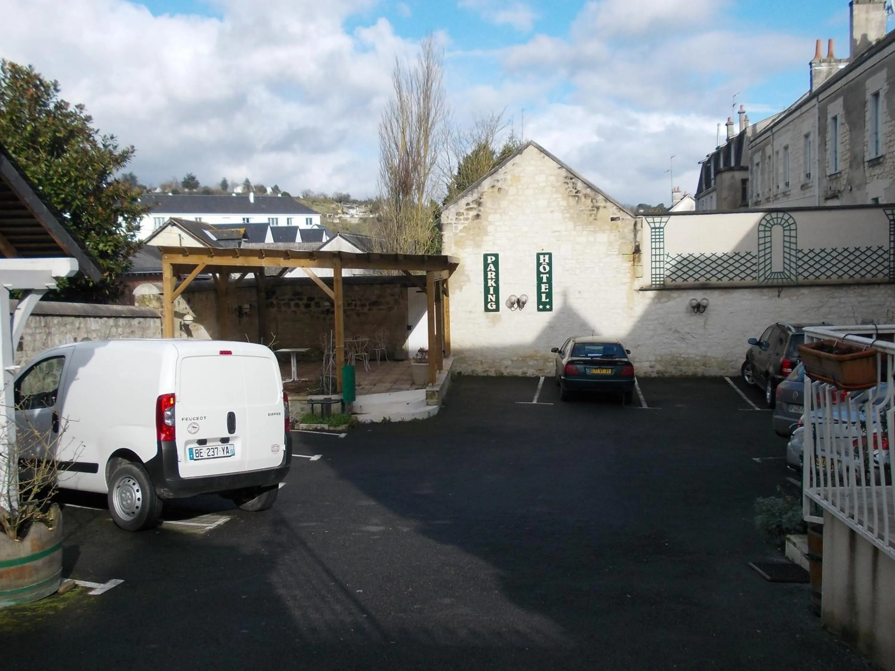 Facade/entrance in Belle Epoque