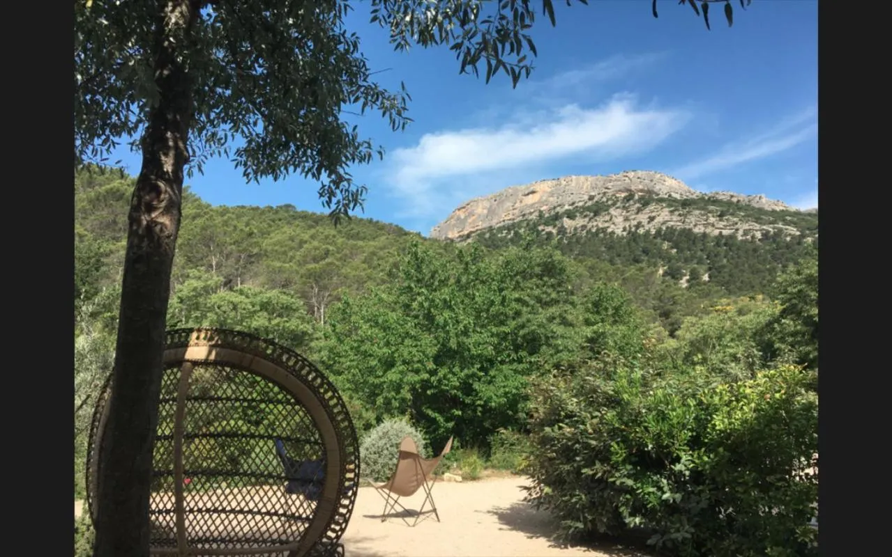 Property building in Mas De La Baume