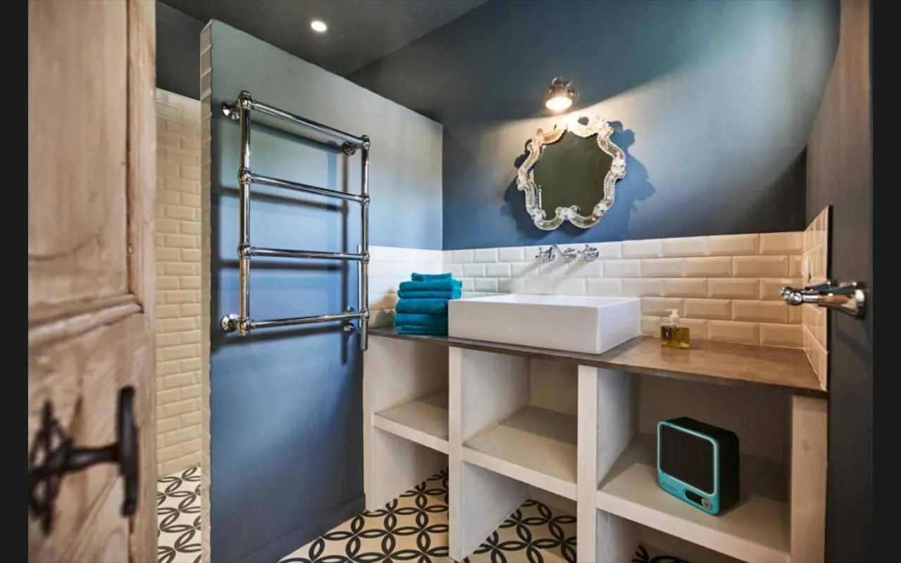 Shower in Mas De La Baume