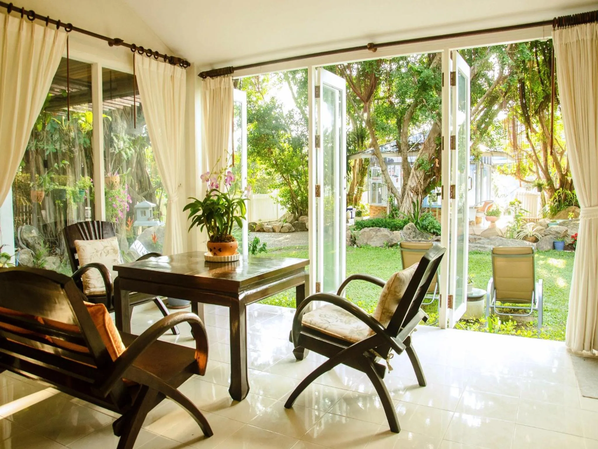 Seating area in Banyan House Samui bed and breakfast (Adult Only)