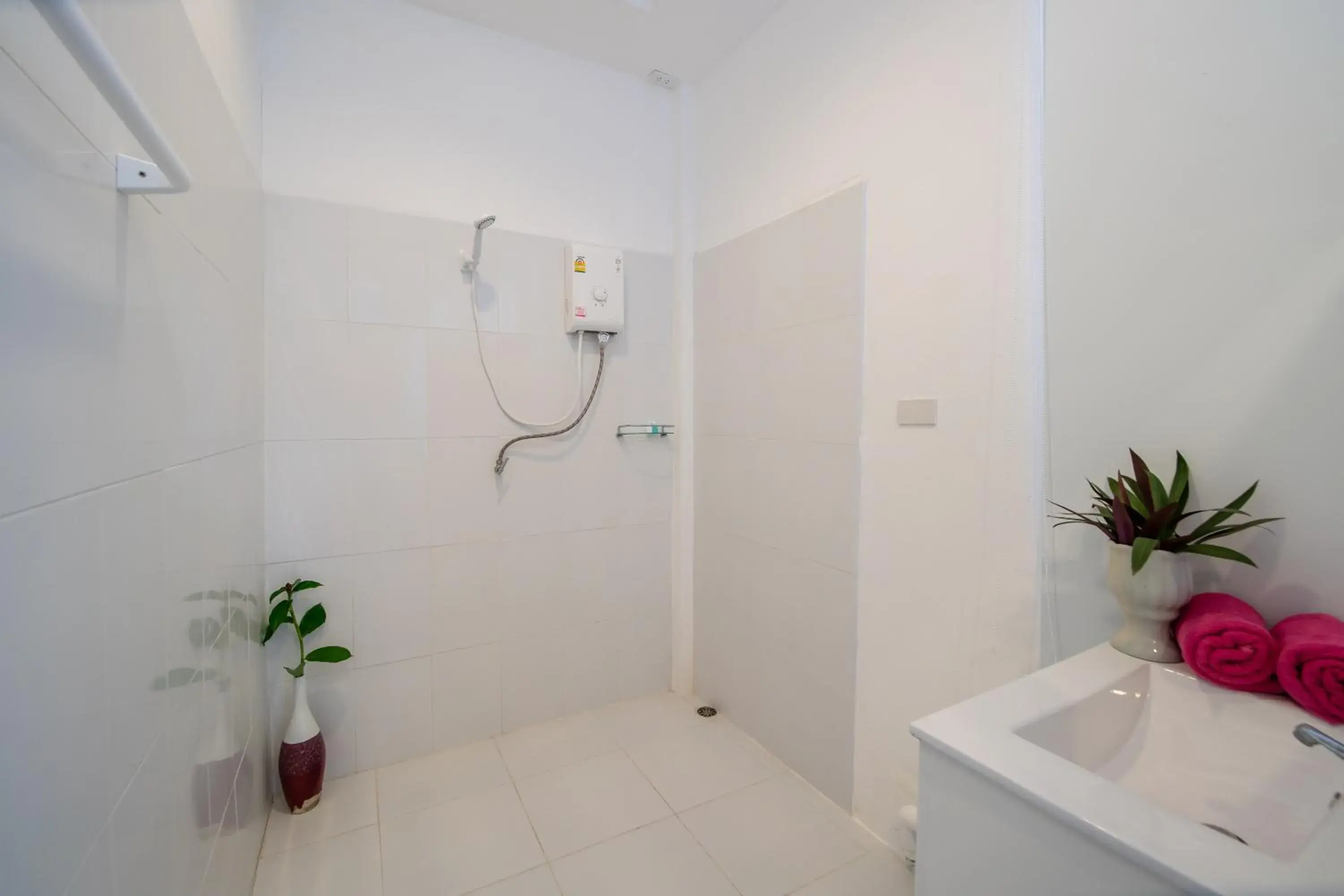 Shower in Banyan House Samui bed and breakfast (Adult Only) Shower in Banyan House Samui bed and breakfast (Adult Only)