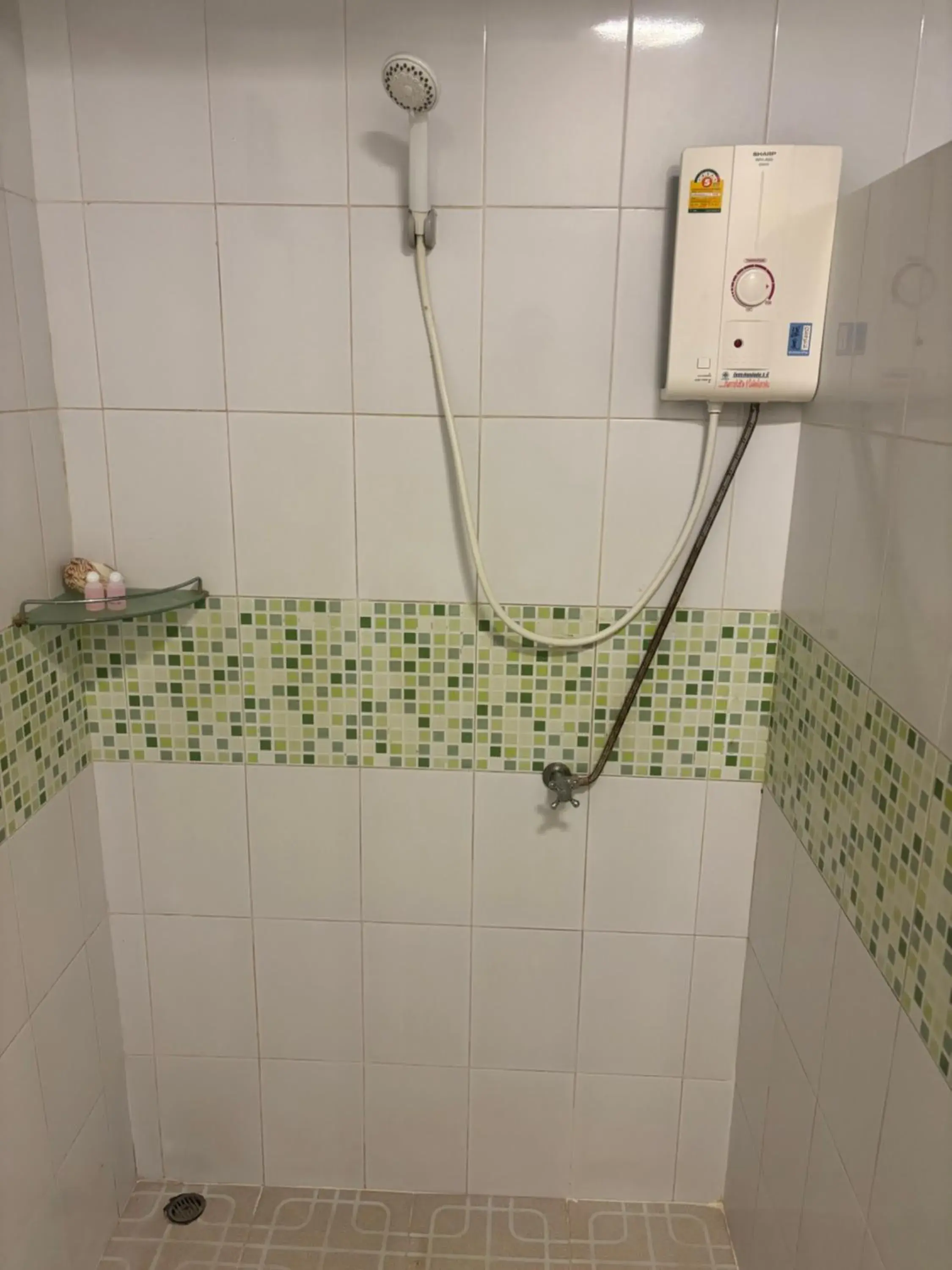 Shower in Banyan House Samui bed and breakfast (Adult Only) Shower in Banyan House Samui bed and breakfast (Adult Only)