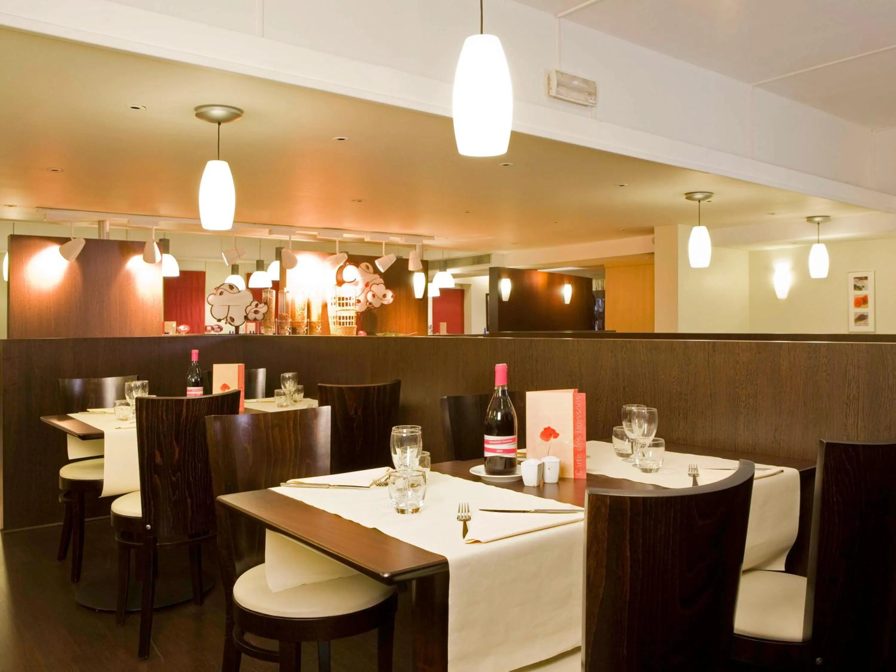 Restaurant/places to eat in ibis Paris Le Bourget