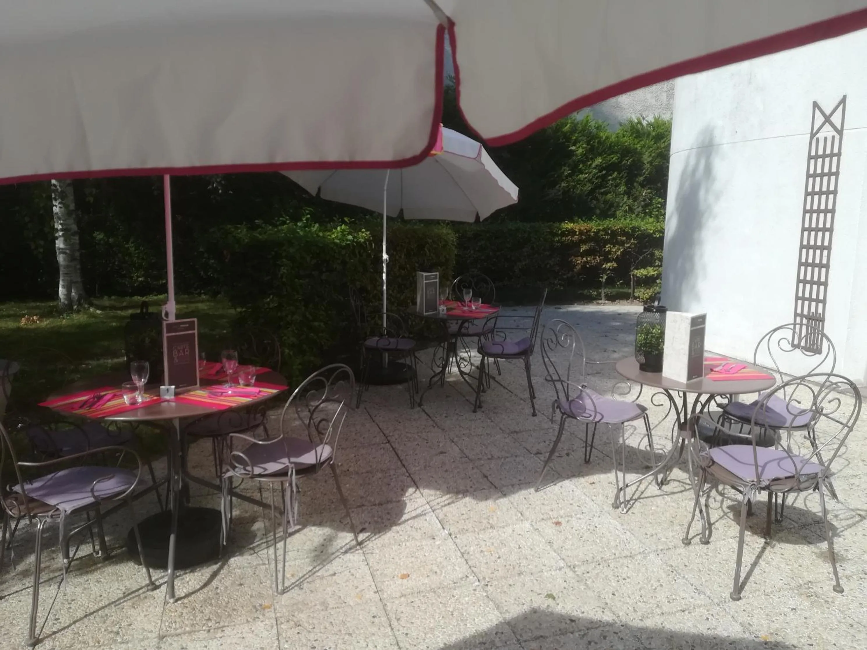 Patio in ibis Paris Le Bourget