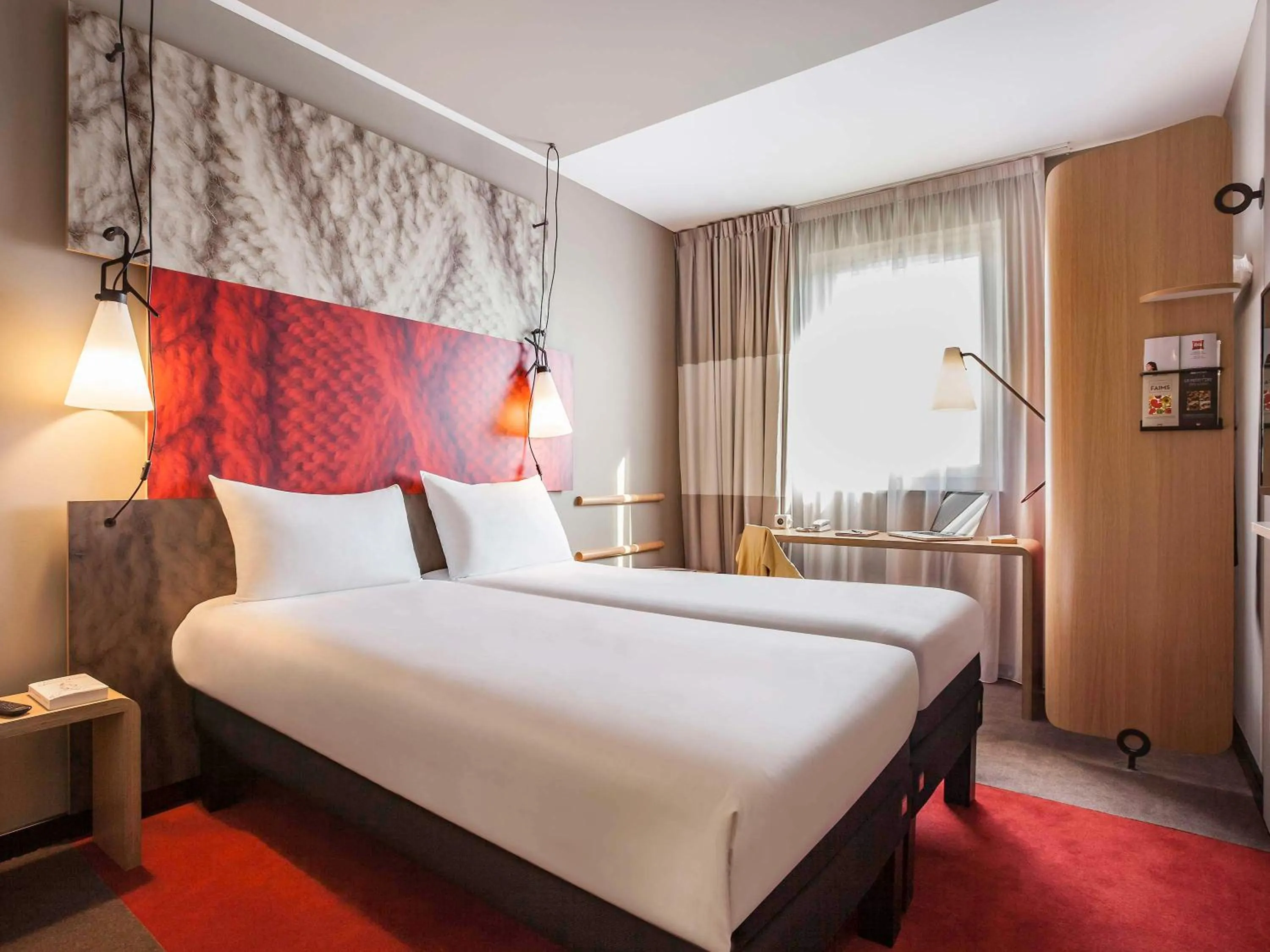 Bedroom, Bed in ibis Paris Le Bourget