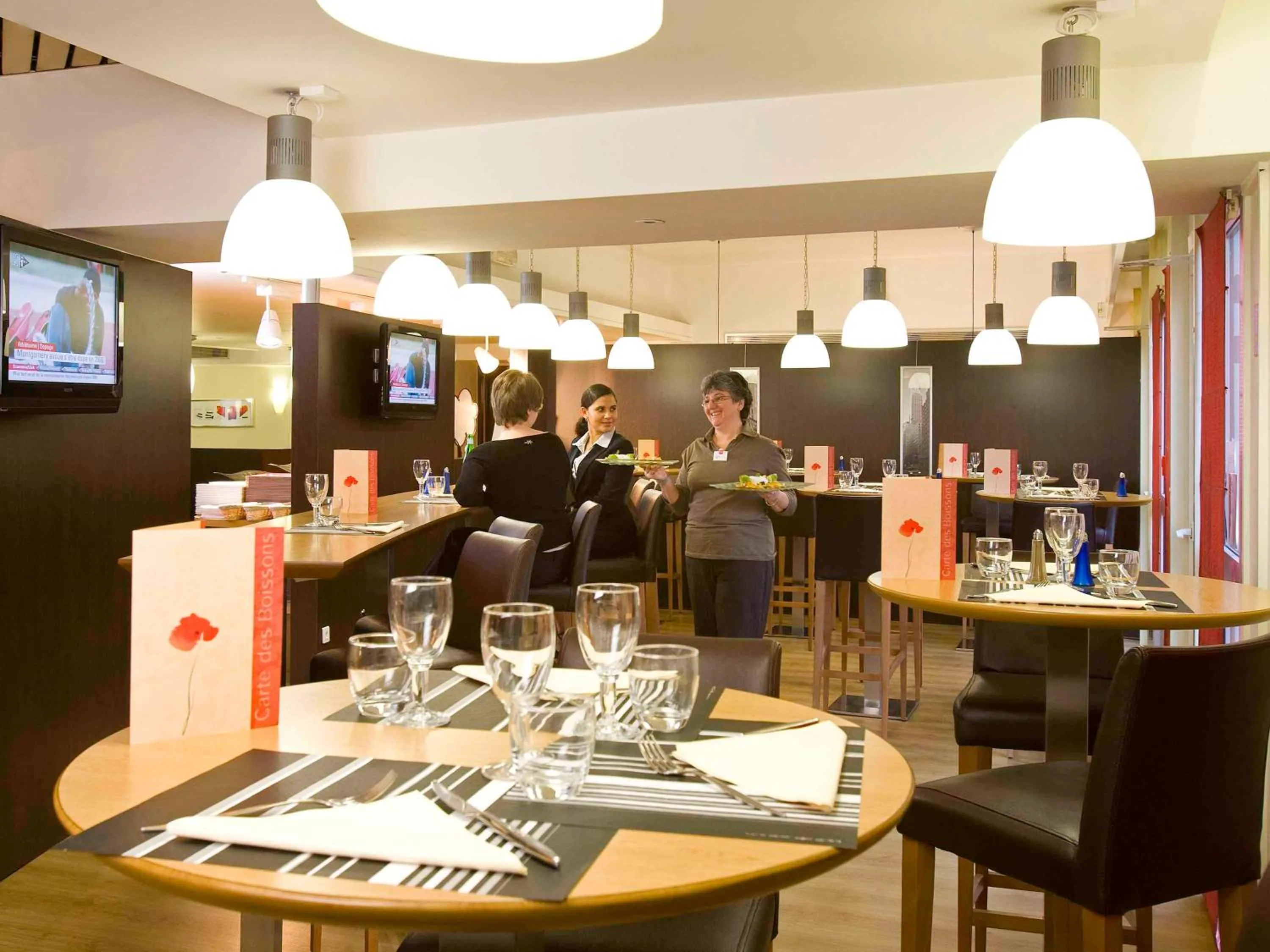 Restaurant/places to eat in ibis Paris Le Bourget