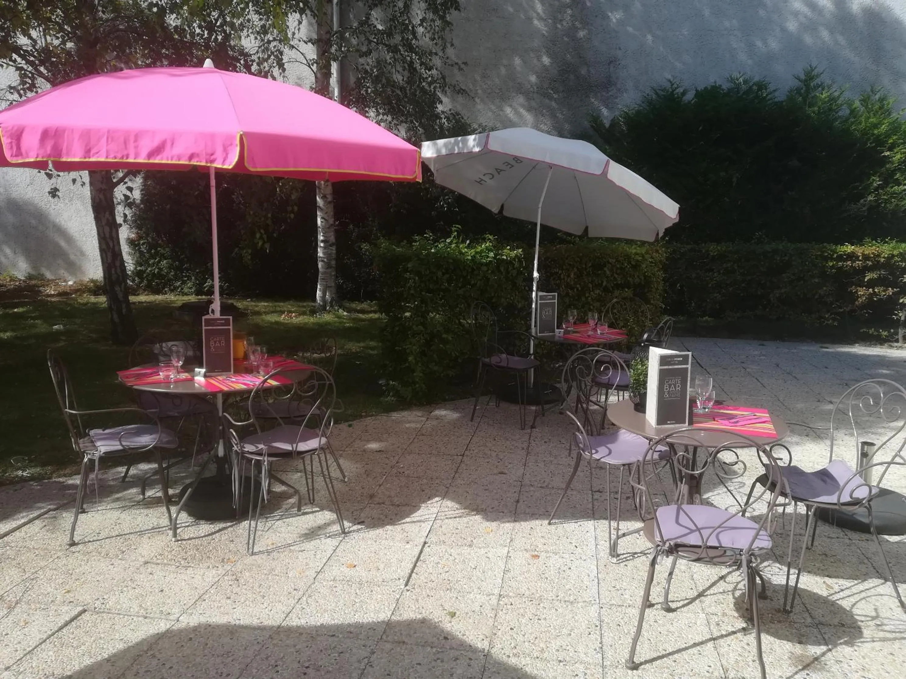 Patio in ibis Paris Le Bourget