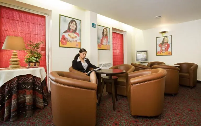 Lobby or reception in ibis Paris Le Bourget