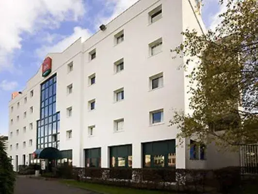 Facade/entrance in ibis Paris Le Bourget Facade/entrance in ibis Paris Le Bourget