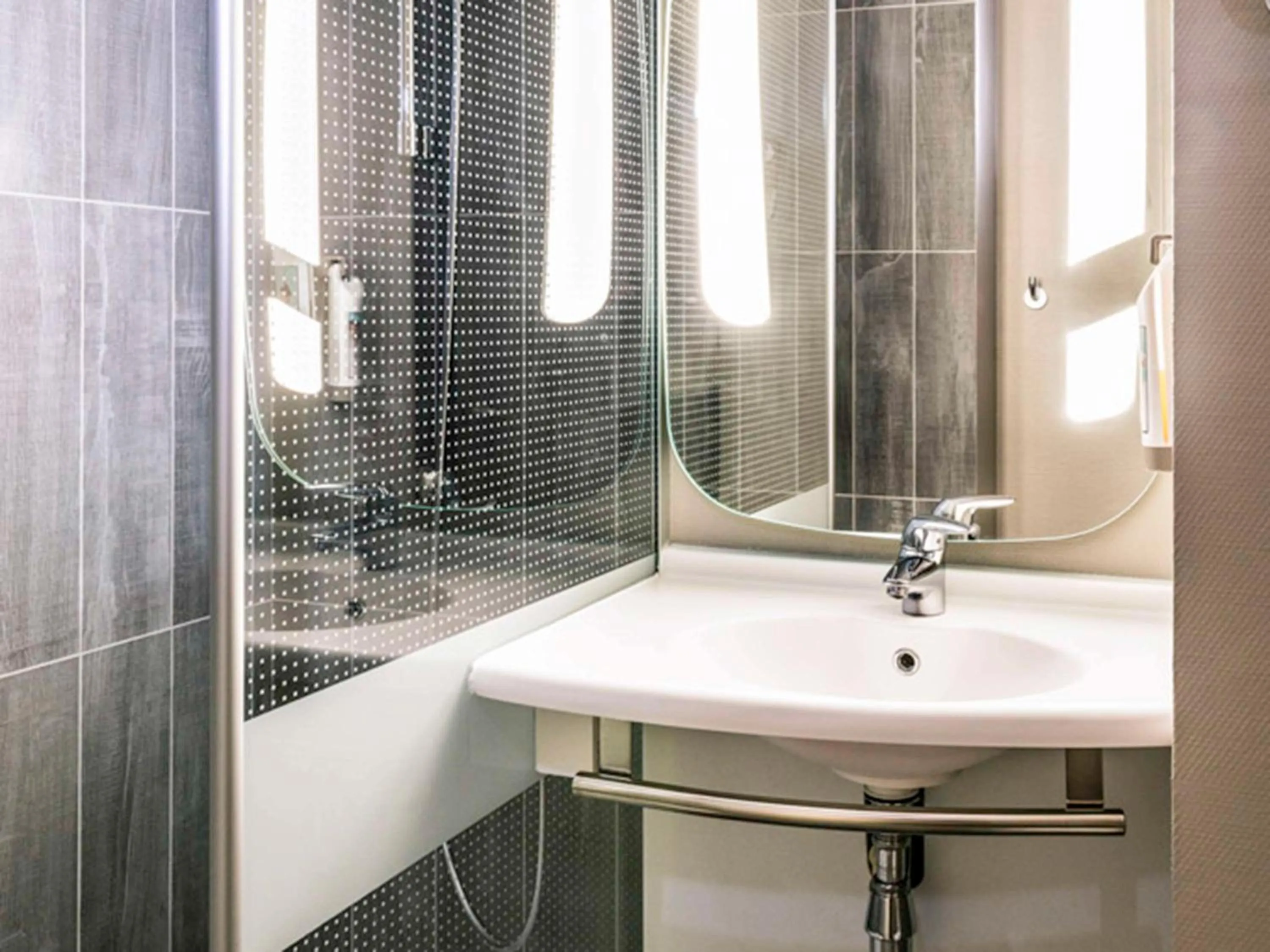 Bathroom in ibis Paris Le Bourget