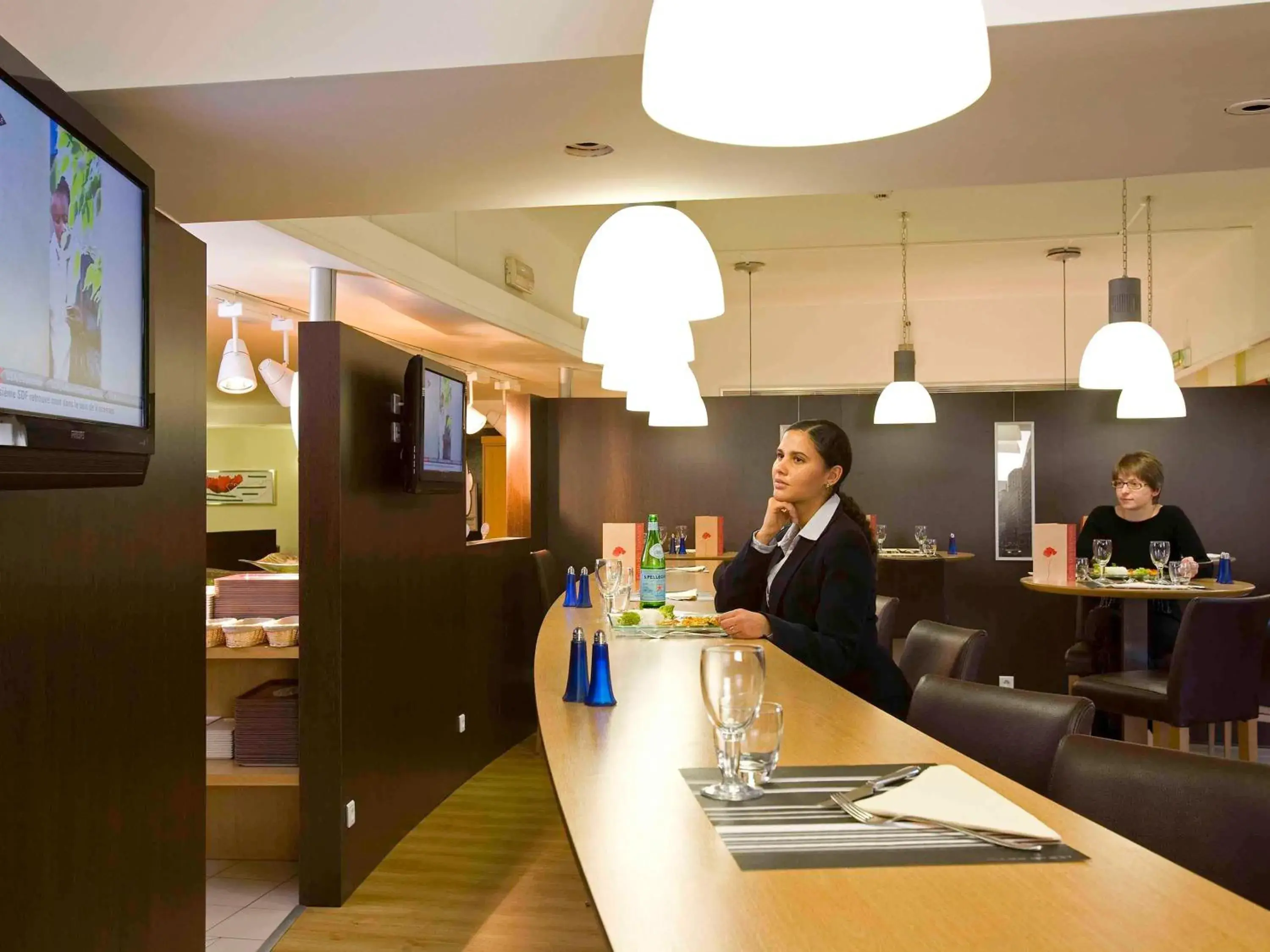 Lounge or bar in ibis Paris Le Bourget Lounge or bar in ibis Paris Le Bourget