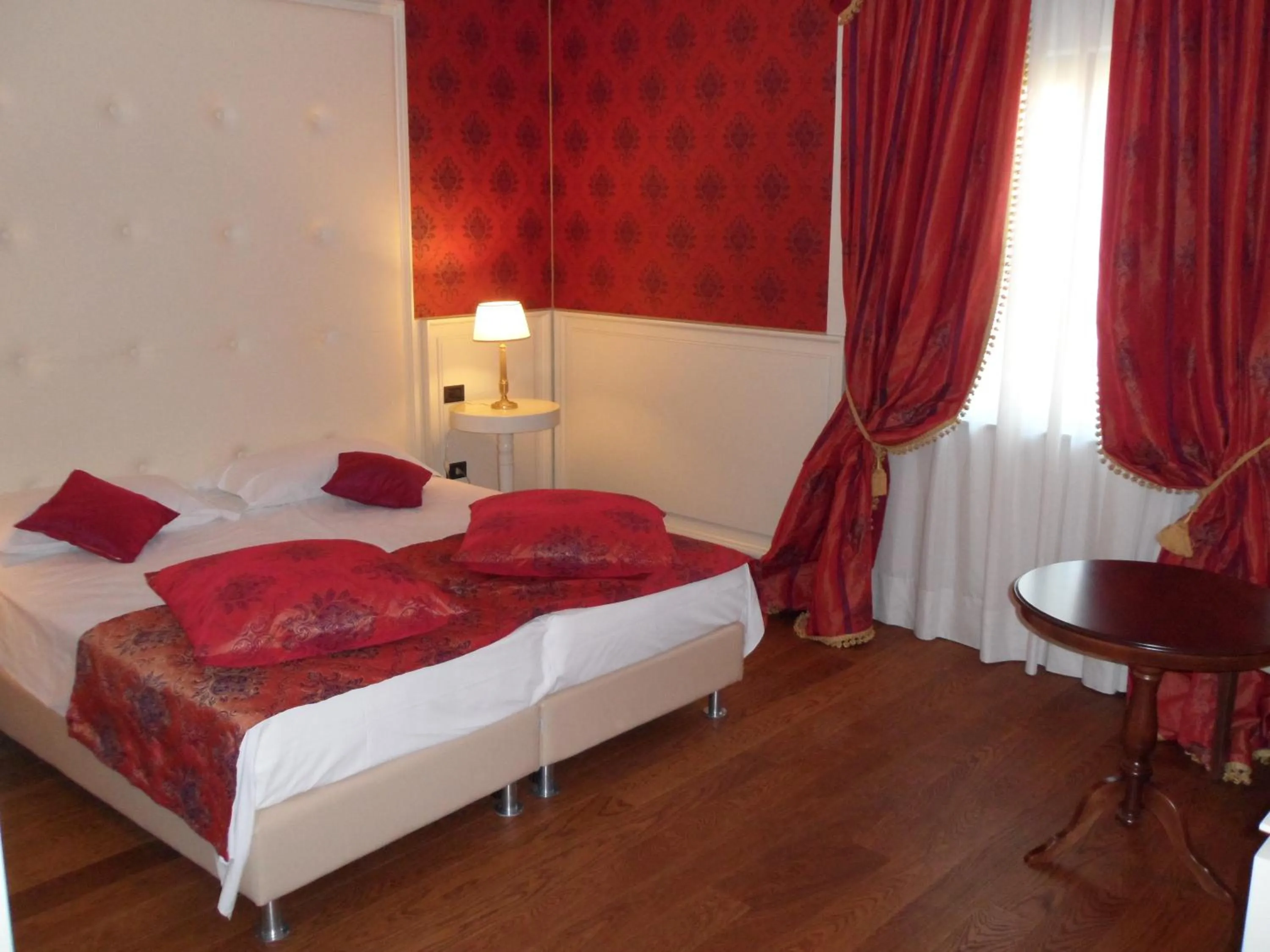 Photo of the whole room, Bed in Hotel La Rosa Dei Venti