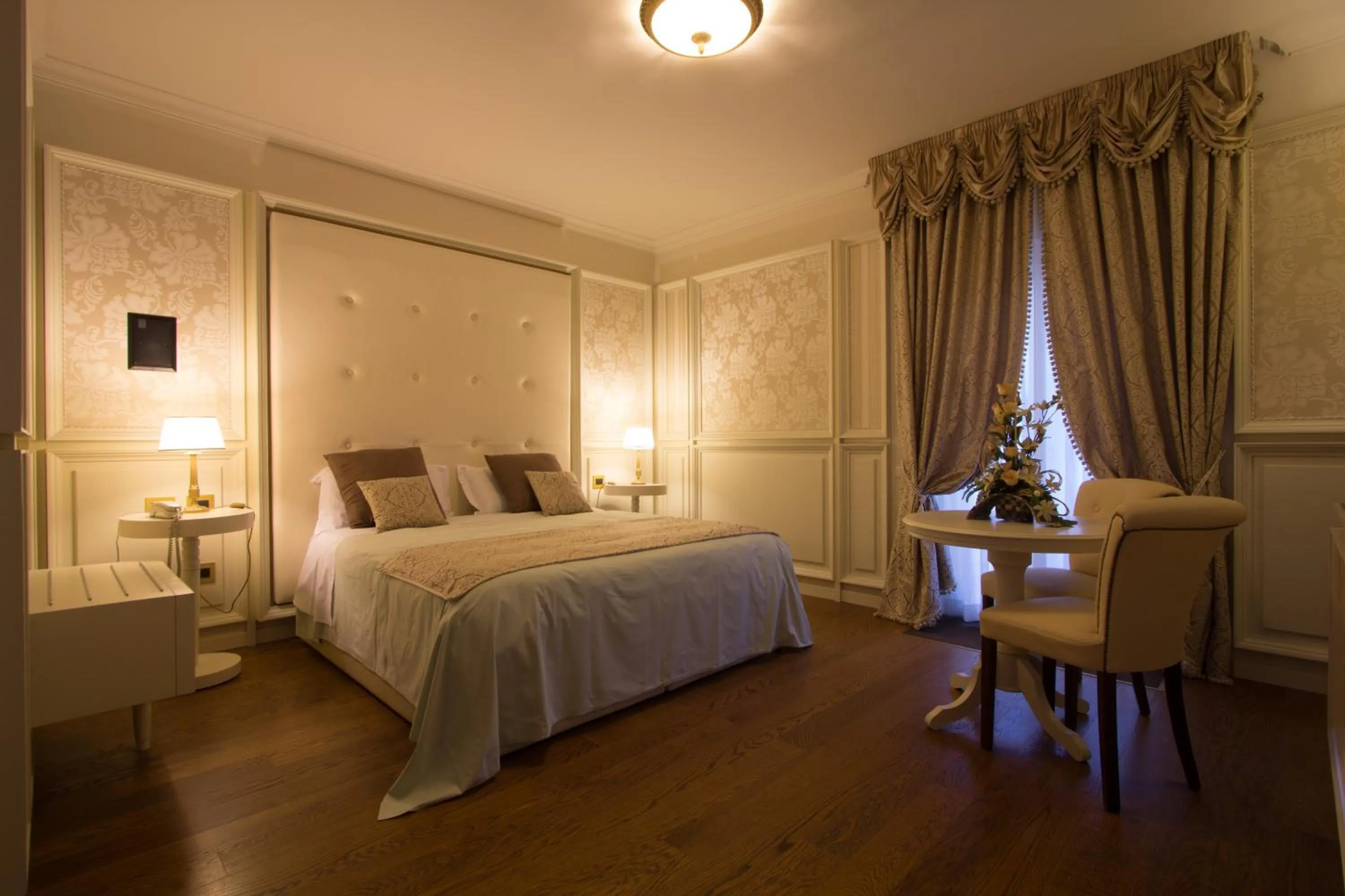 Decorative detail, Bed in Hotel La Rosa Dei Venti