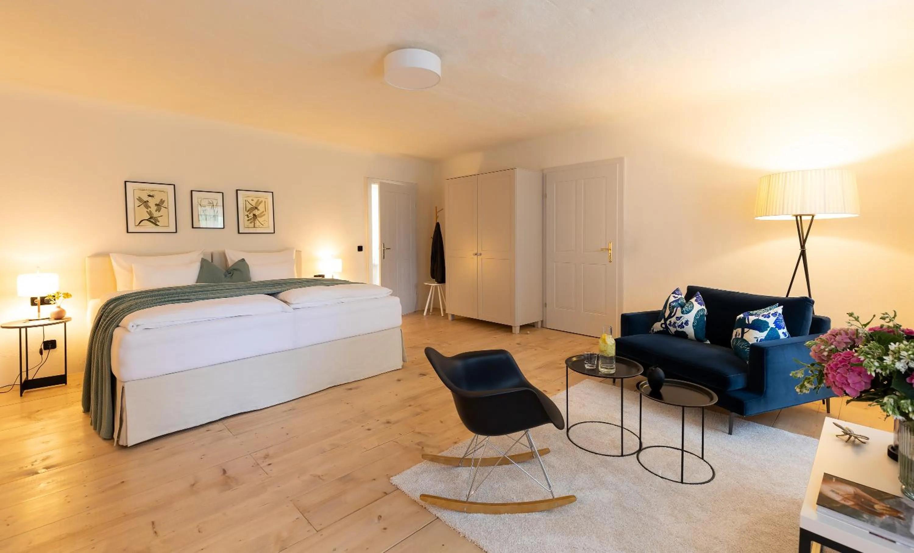 Photo of the whole room, Bed in Boutique Hotel Zum Oberjäger, Schloss Lackenbach