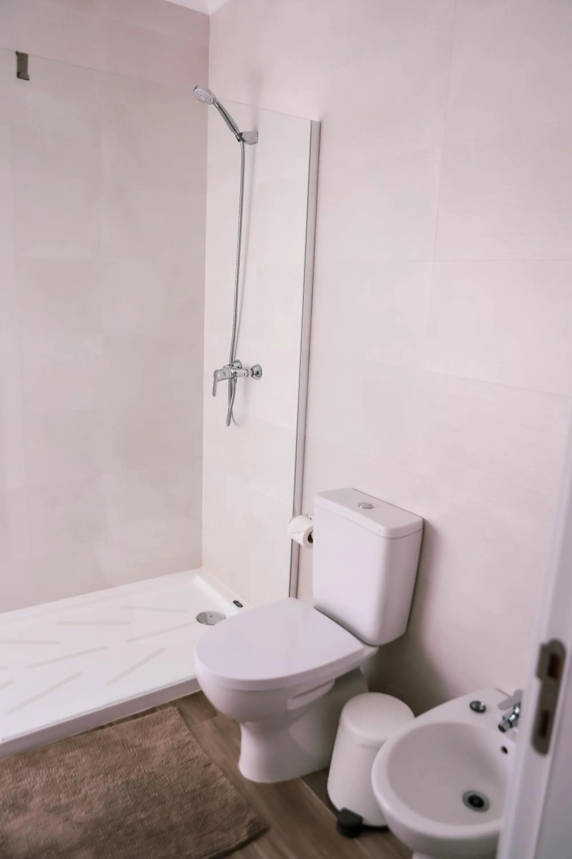 Shower in Marlin House II
