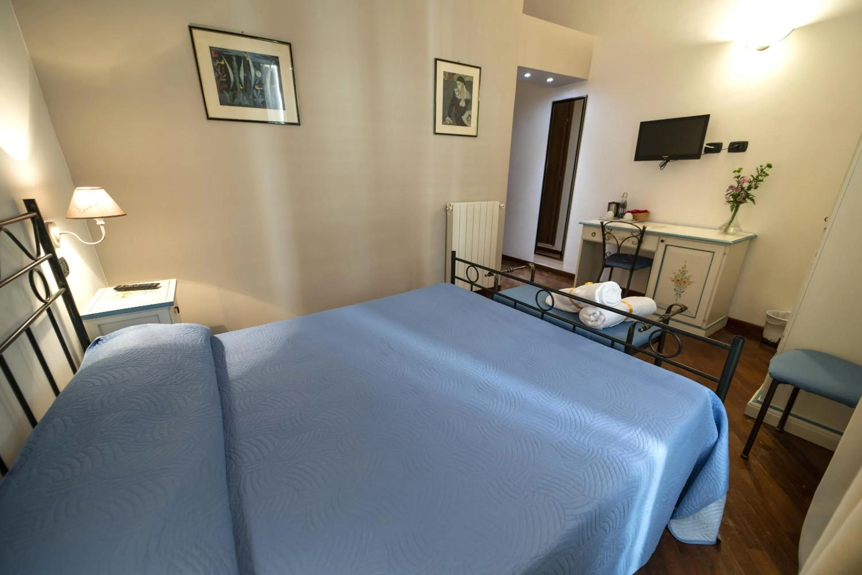 Bedroom, Bed in Residence Garibaldi