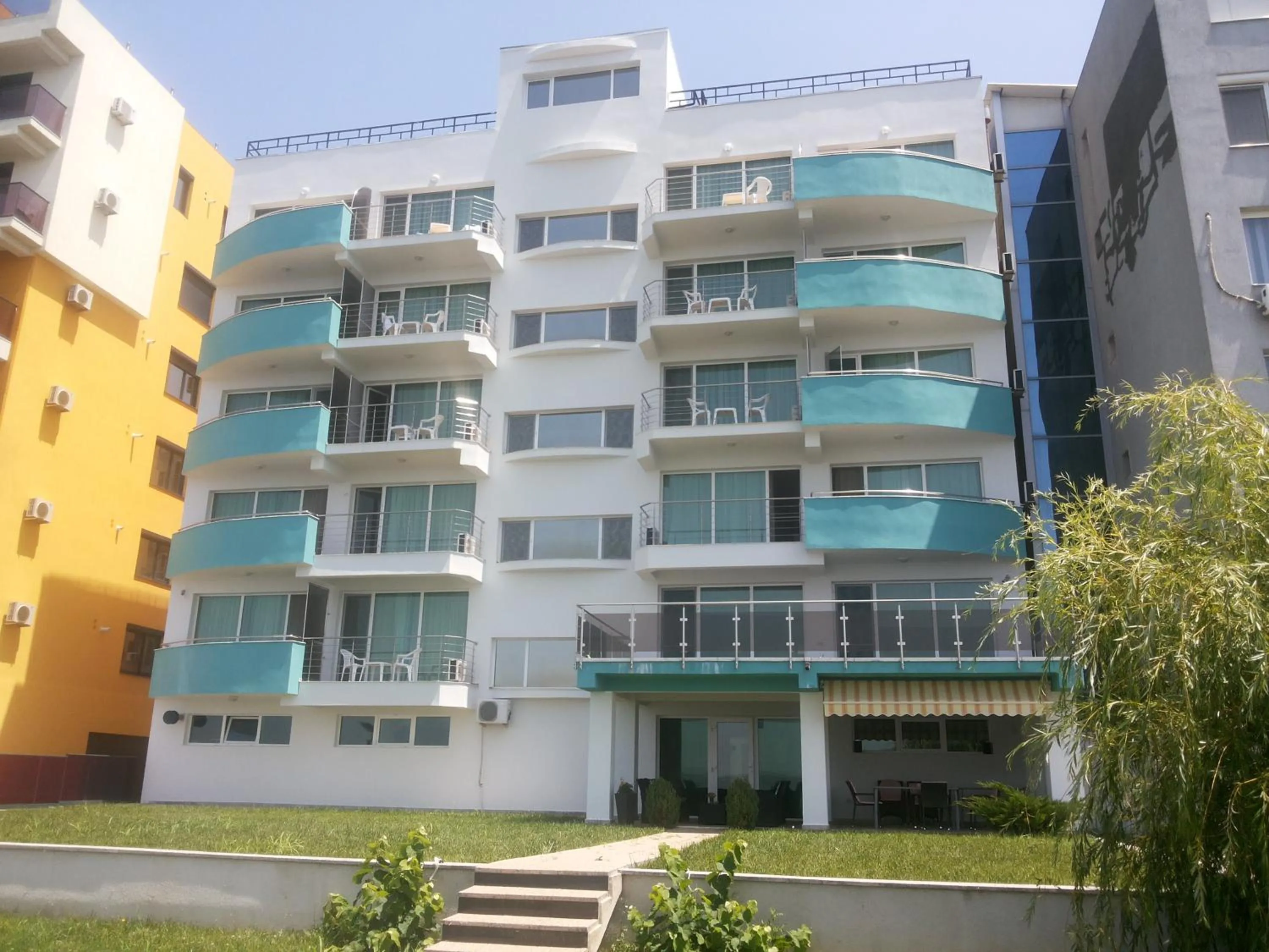 Facade/entrance in Hotel Romantic