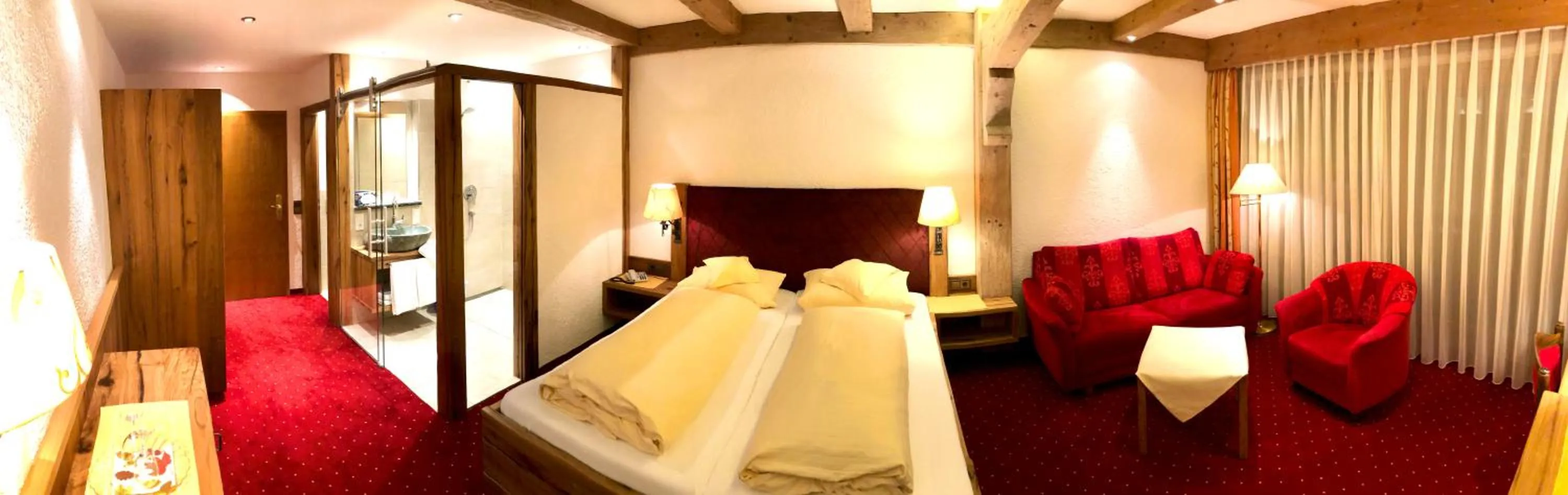 Photo of the whole room, Bed in Kurhotel Eichinger