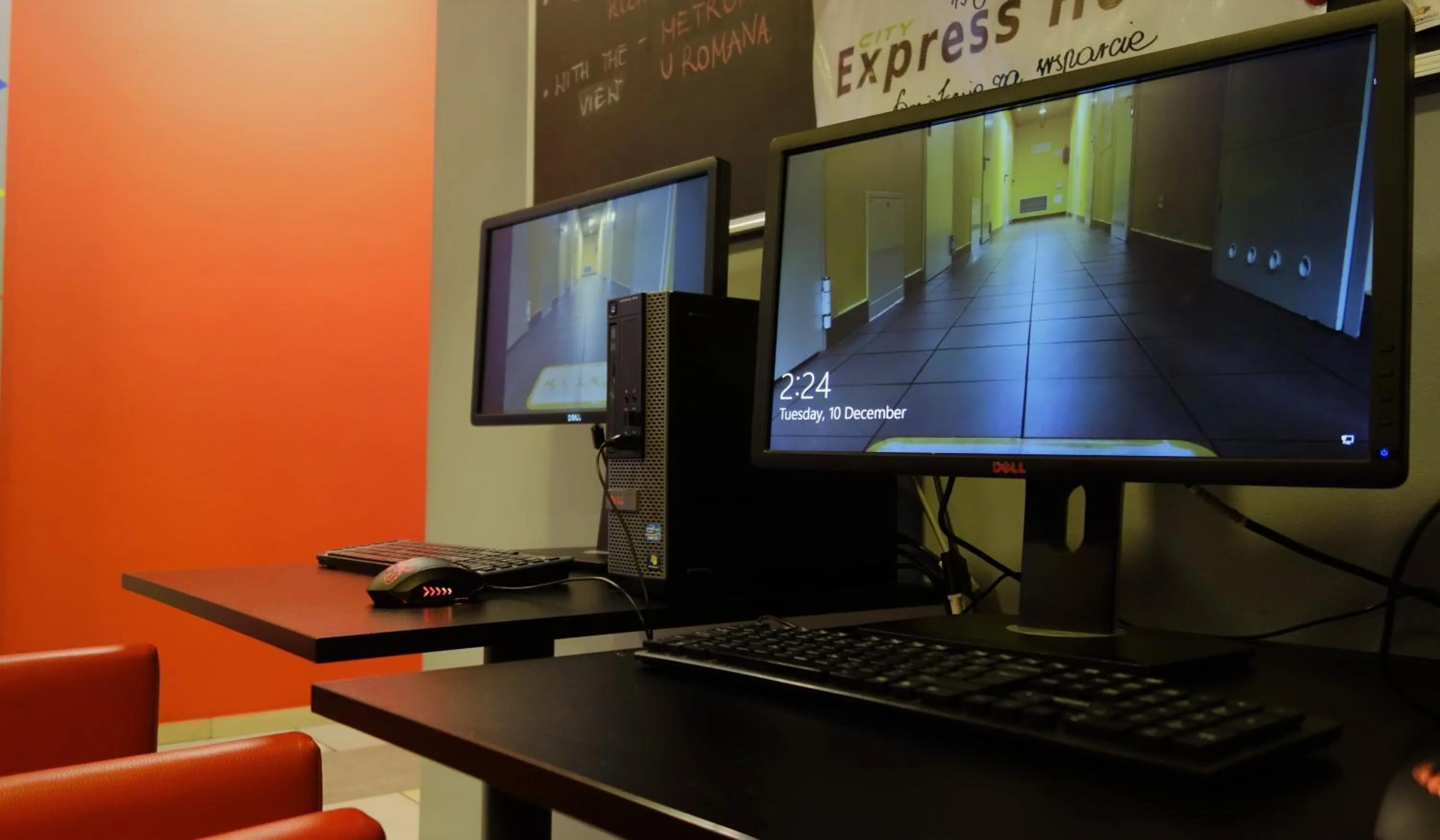 TV and multimedia in City Express Hostel