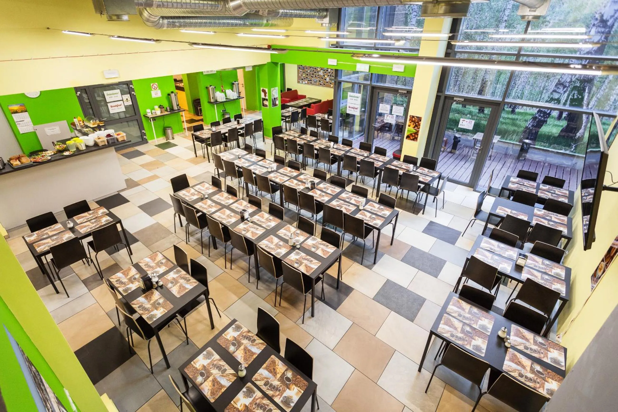 Restaurant/places to eat in City Express Hostel