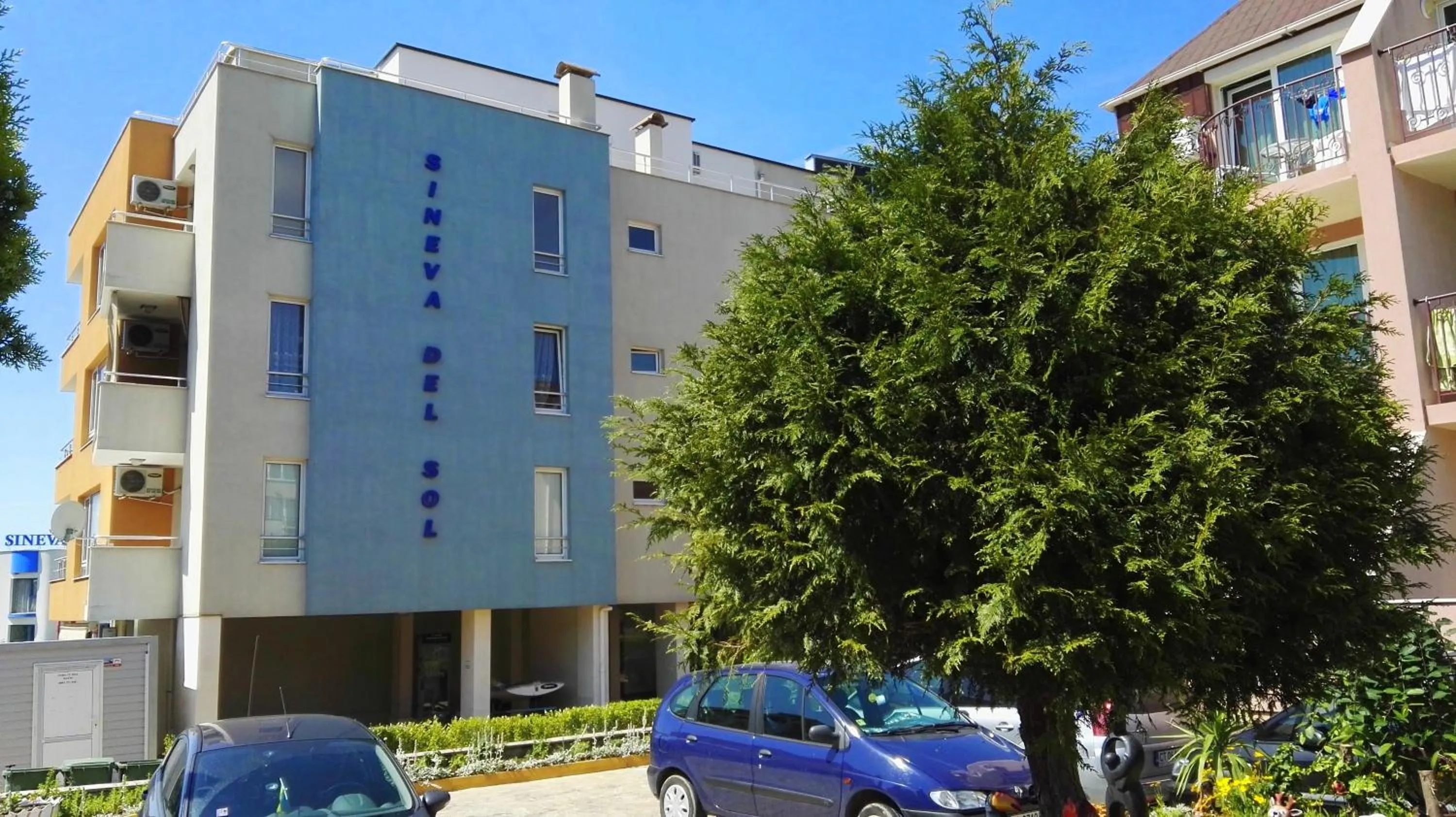 Restaurant/places to eat in Sineva Del Sol Apartments