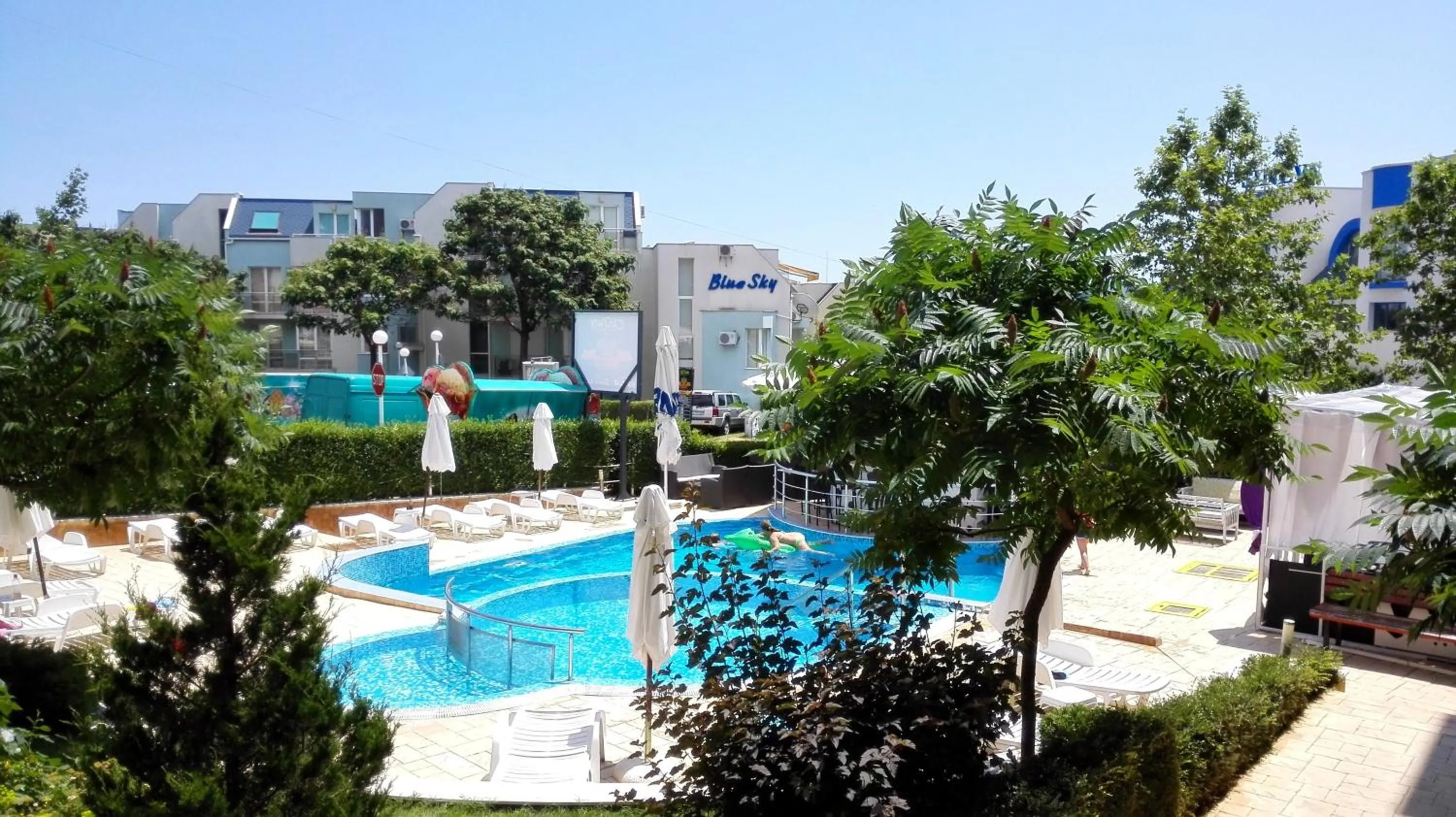 Garden in Sineva Del Sol Apartments