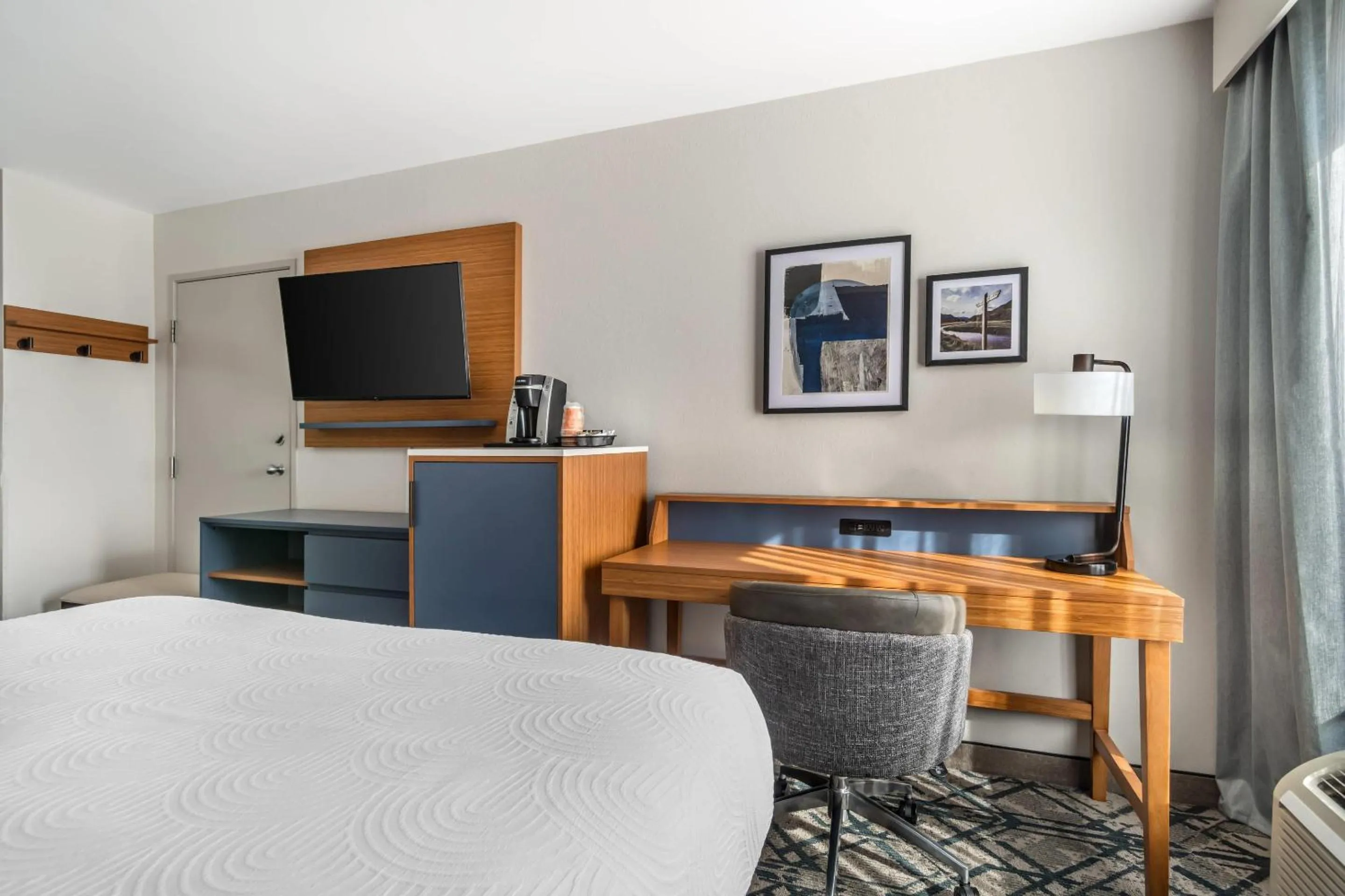 Bedroom, Bed in Country Inn & Suites by Radisson, Shelby, NC