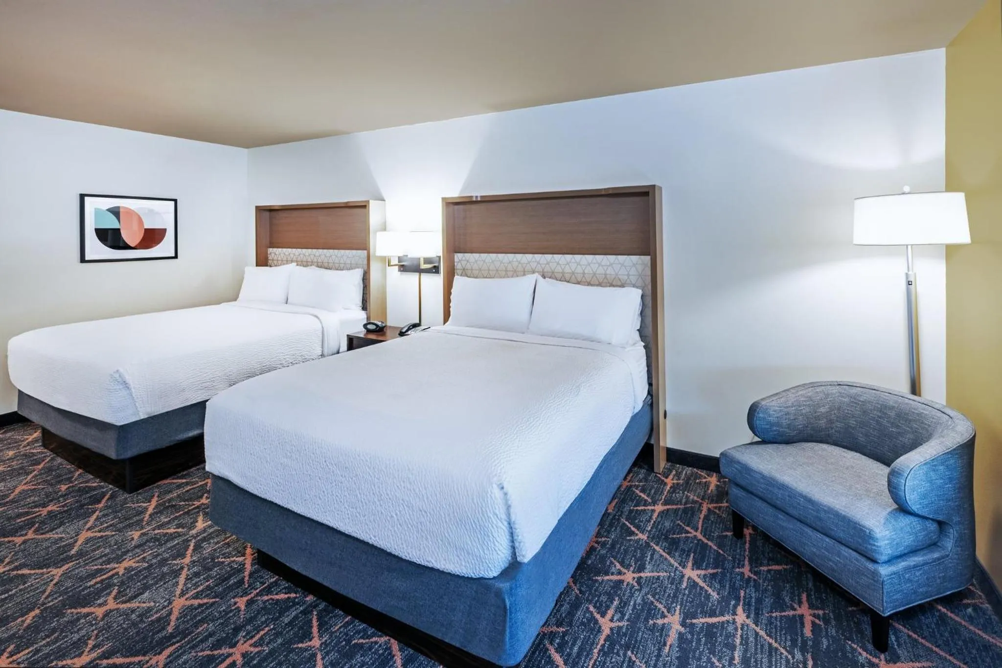 Photo of the whole room, Bed in Holiday Inn & Suites Stillwater-University West by IHG