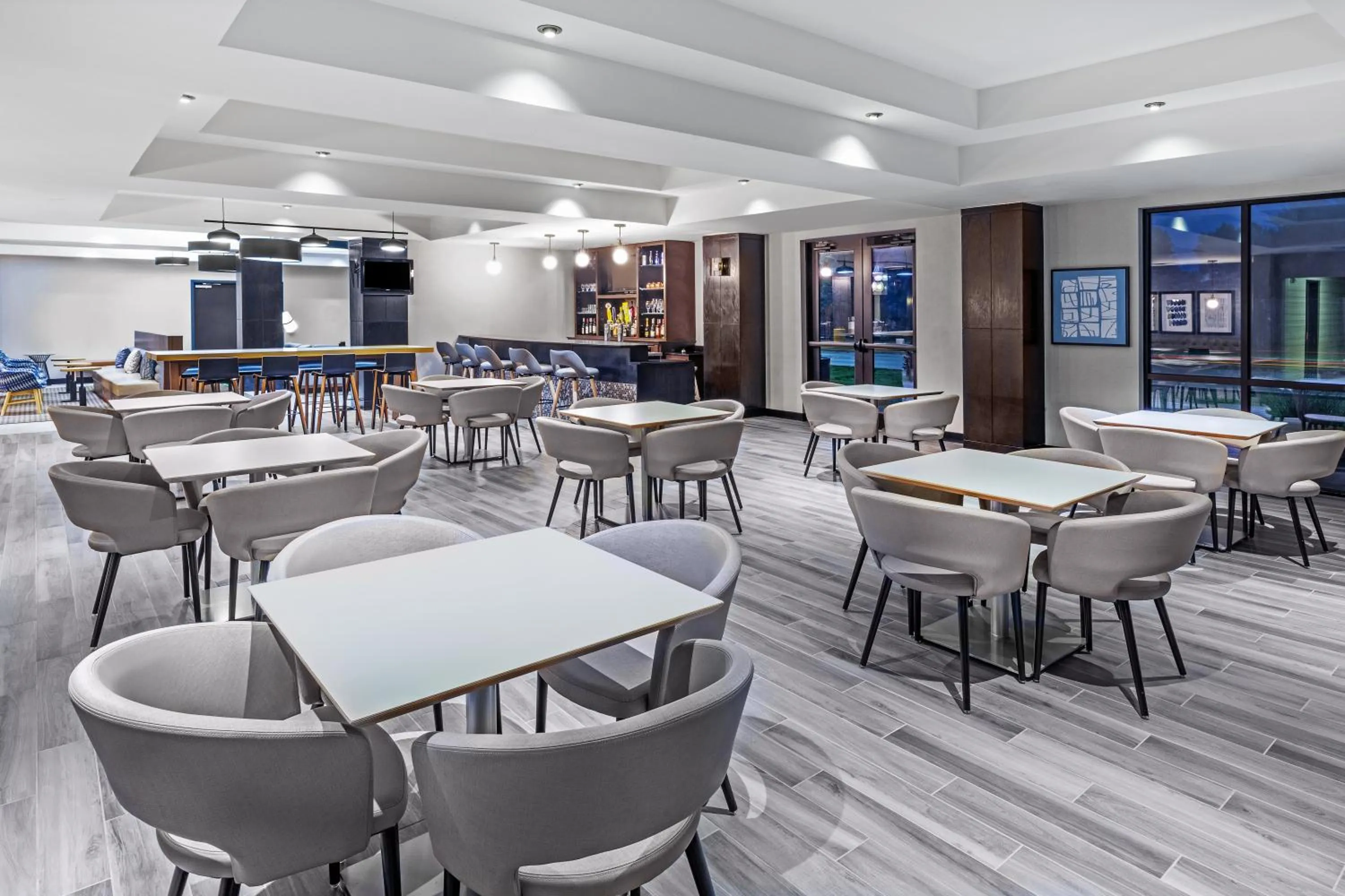 Dining area in Holiday Inn & Suites Stillwater-University West by IHG