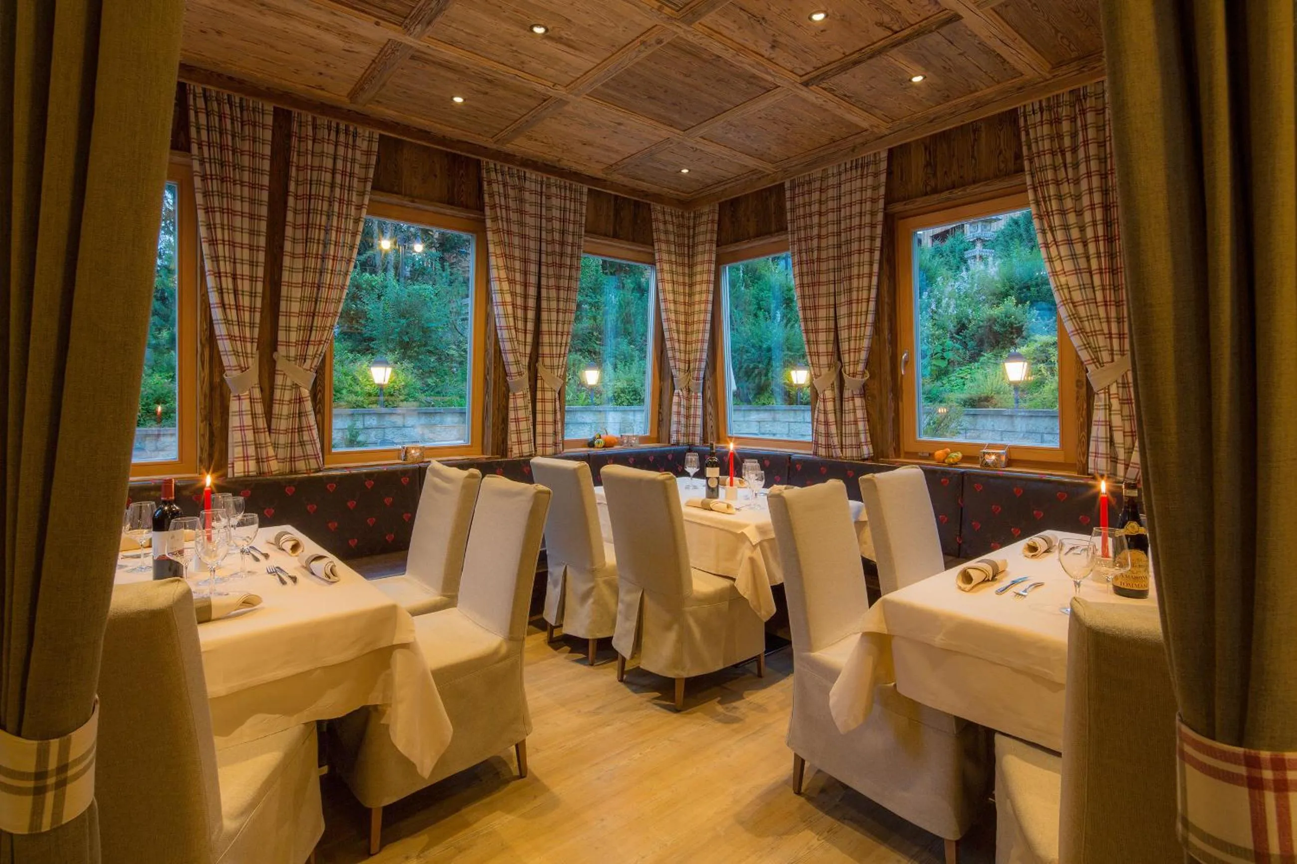 Restaurant/places to eat in Dolomit Boutique Hotel