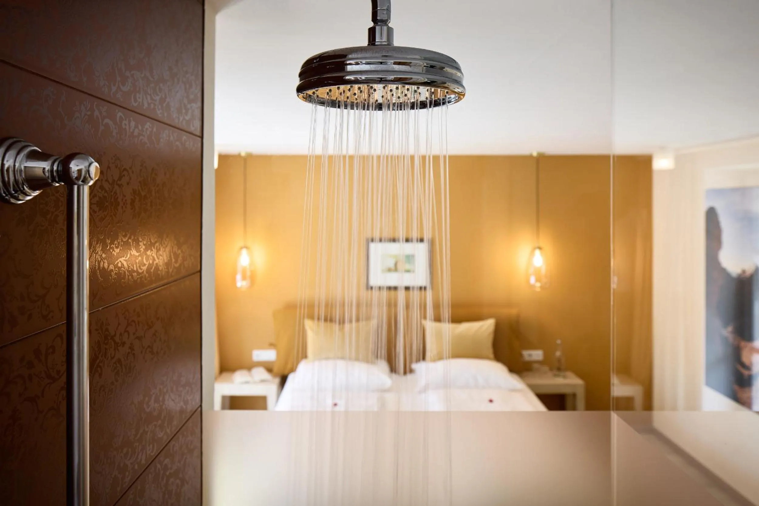 Shower, Bed in Dolomit Boutique Hotel