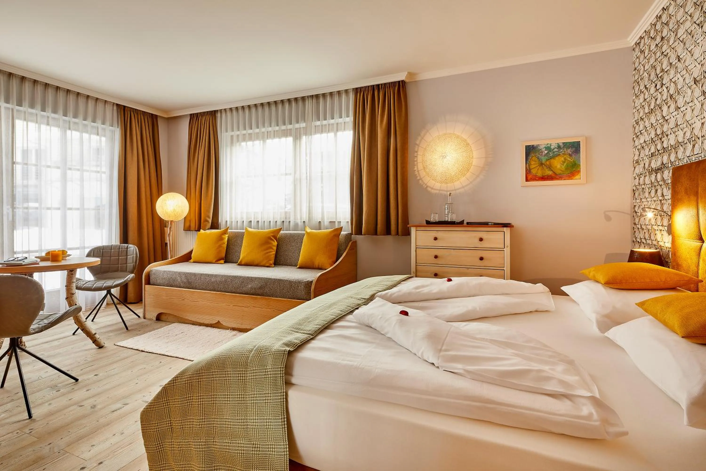 Property building, Bed in Dolomit Boutique Hotel