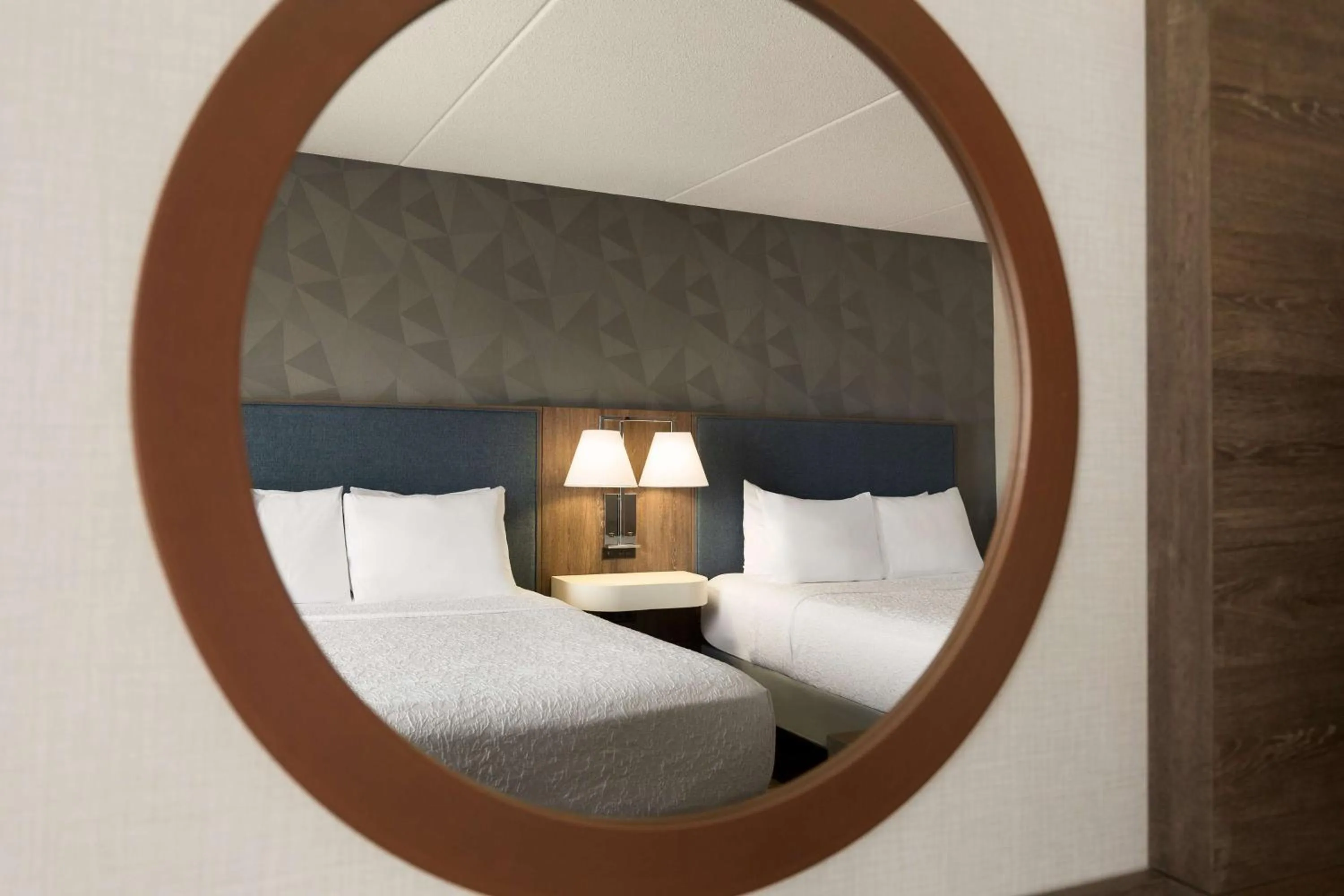 Photo of the whole room, Bed in Hampton Inn by Hilton Napanee