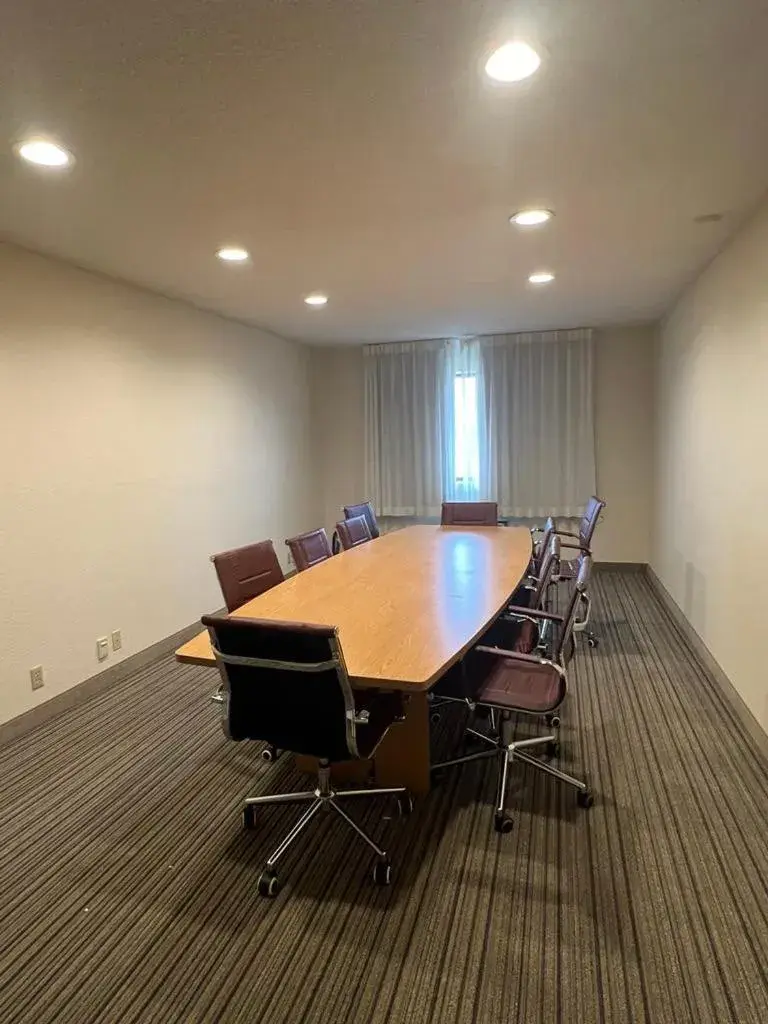 Meeting/conference room in Ramada by Wyndham Effingham Meeting/conference room in Ramada by Wyndham Effingham