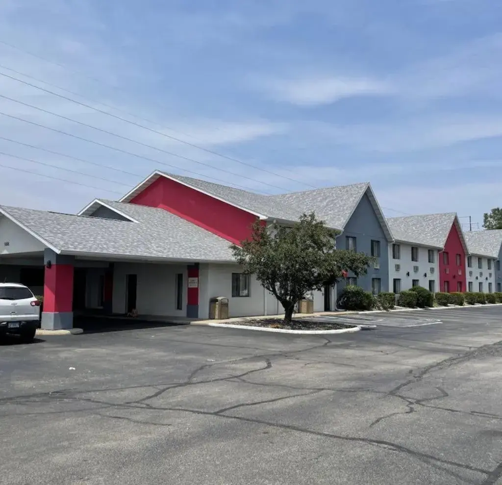 Property building in Ramada by Wyndham Effingham Property building in Ramada by Wyndham Effingham