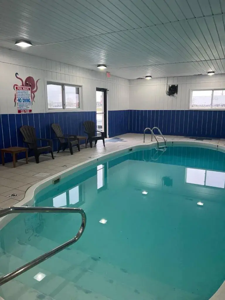 Pool view in Ramada by Wyndham Effingham Pool view in Ramada by Wyndham Effingham