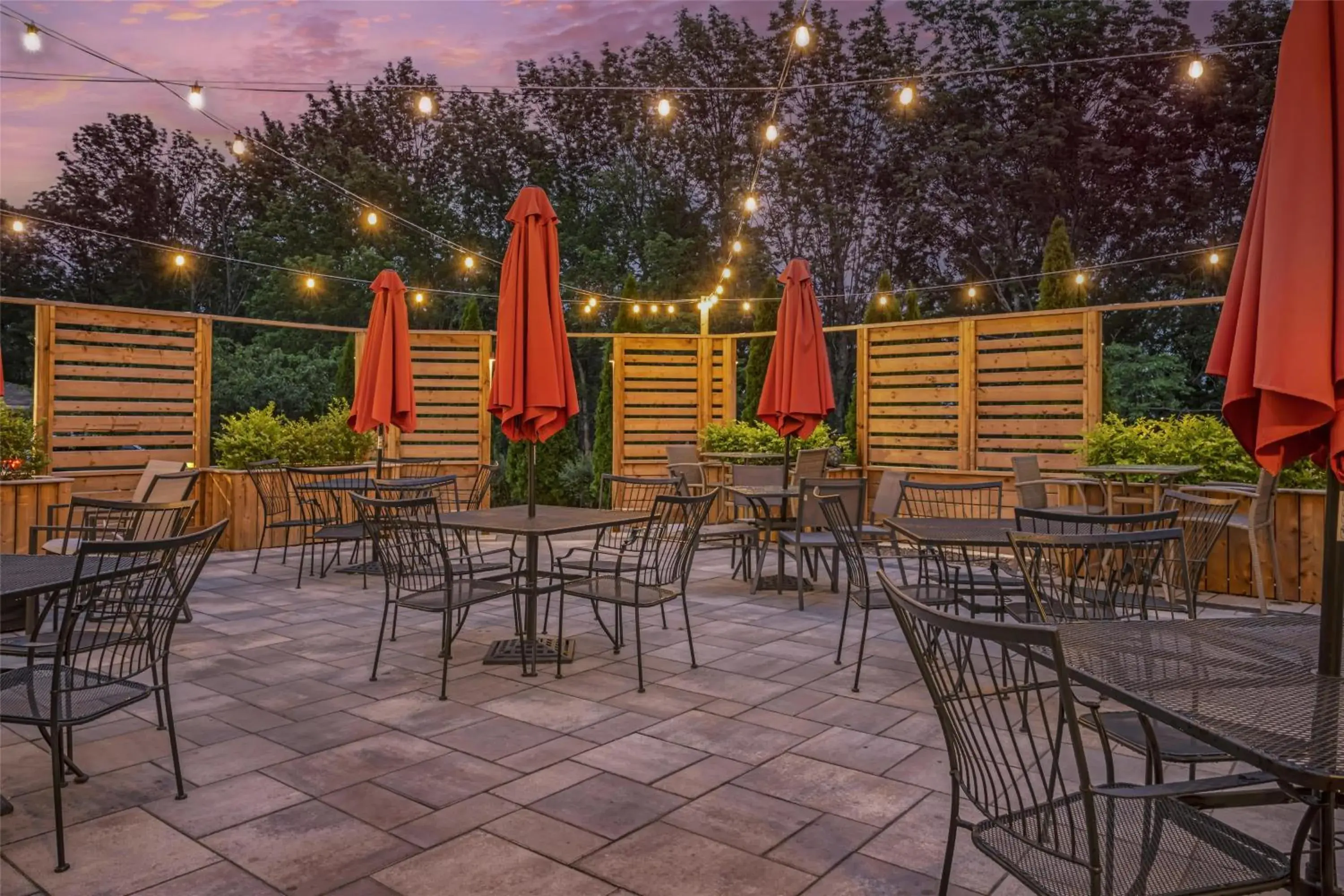 Property building in Best Western Plus Bridgewater Hotel & Convention Centre Property building in Best Western Plus Bridgewater Hotel & Convention Centre