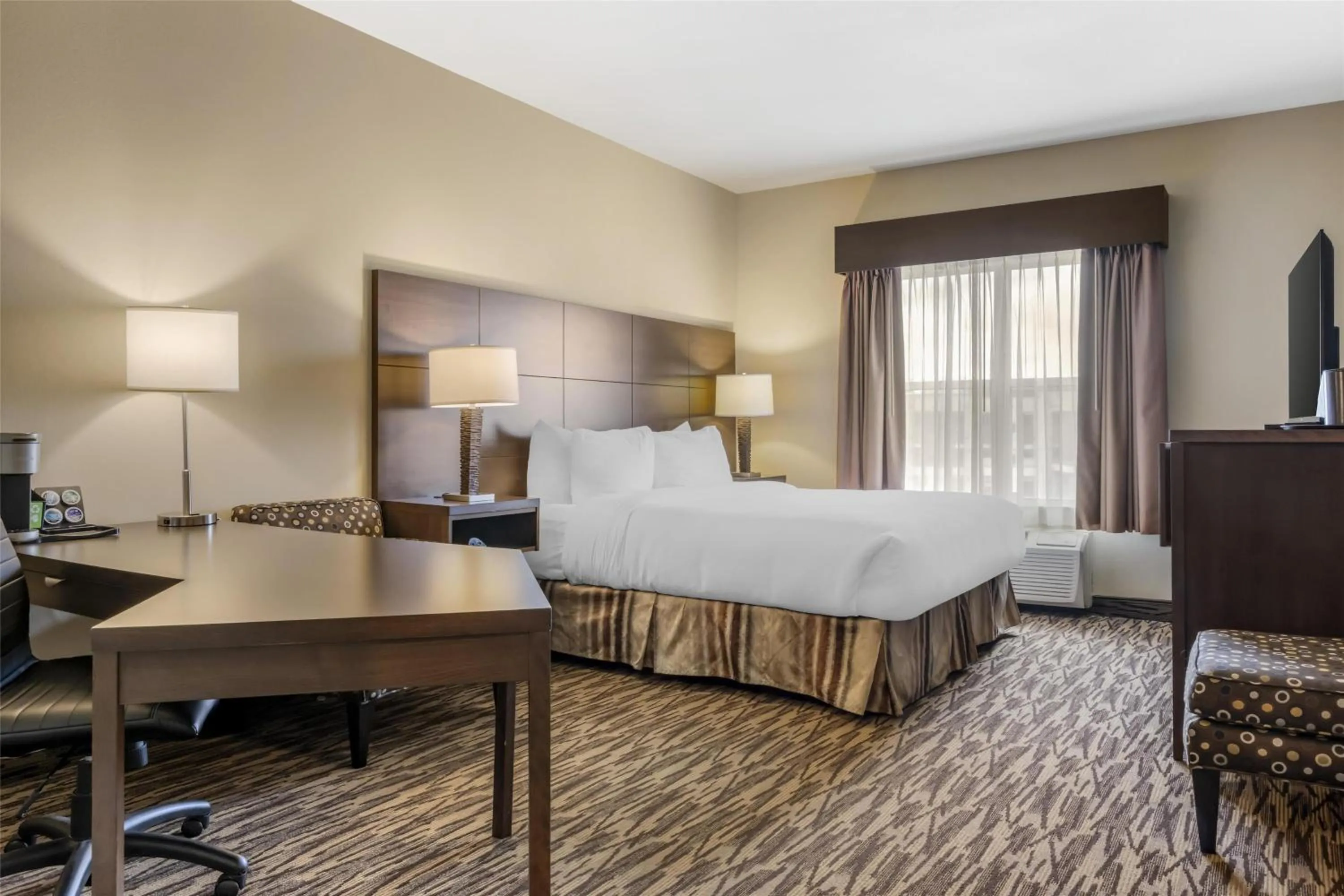 Bedroom, Bed in Best Western Plus Bridgewater Hotel & Convention Centre