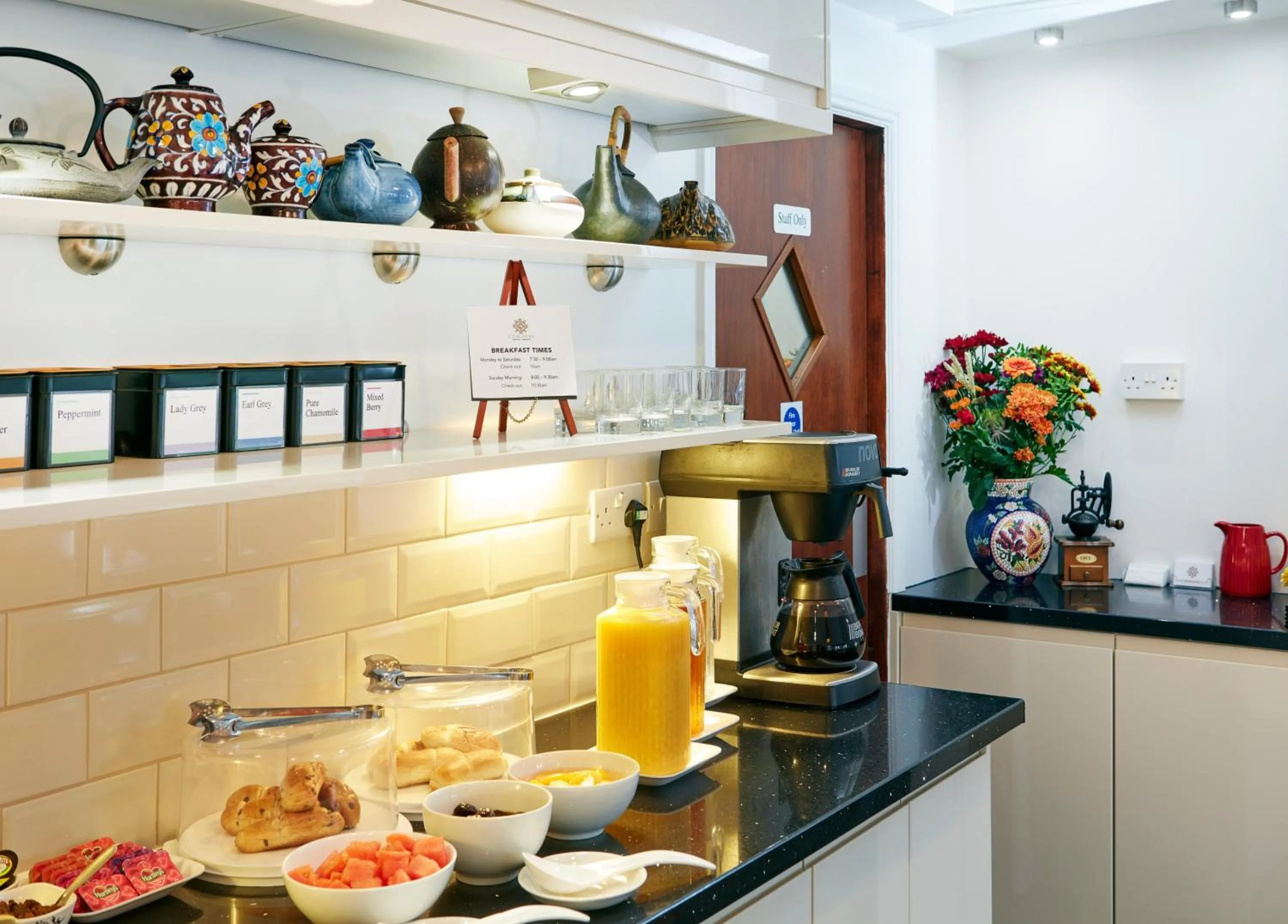 Breakfast in Conifers Guest House