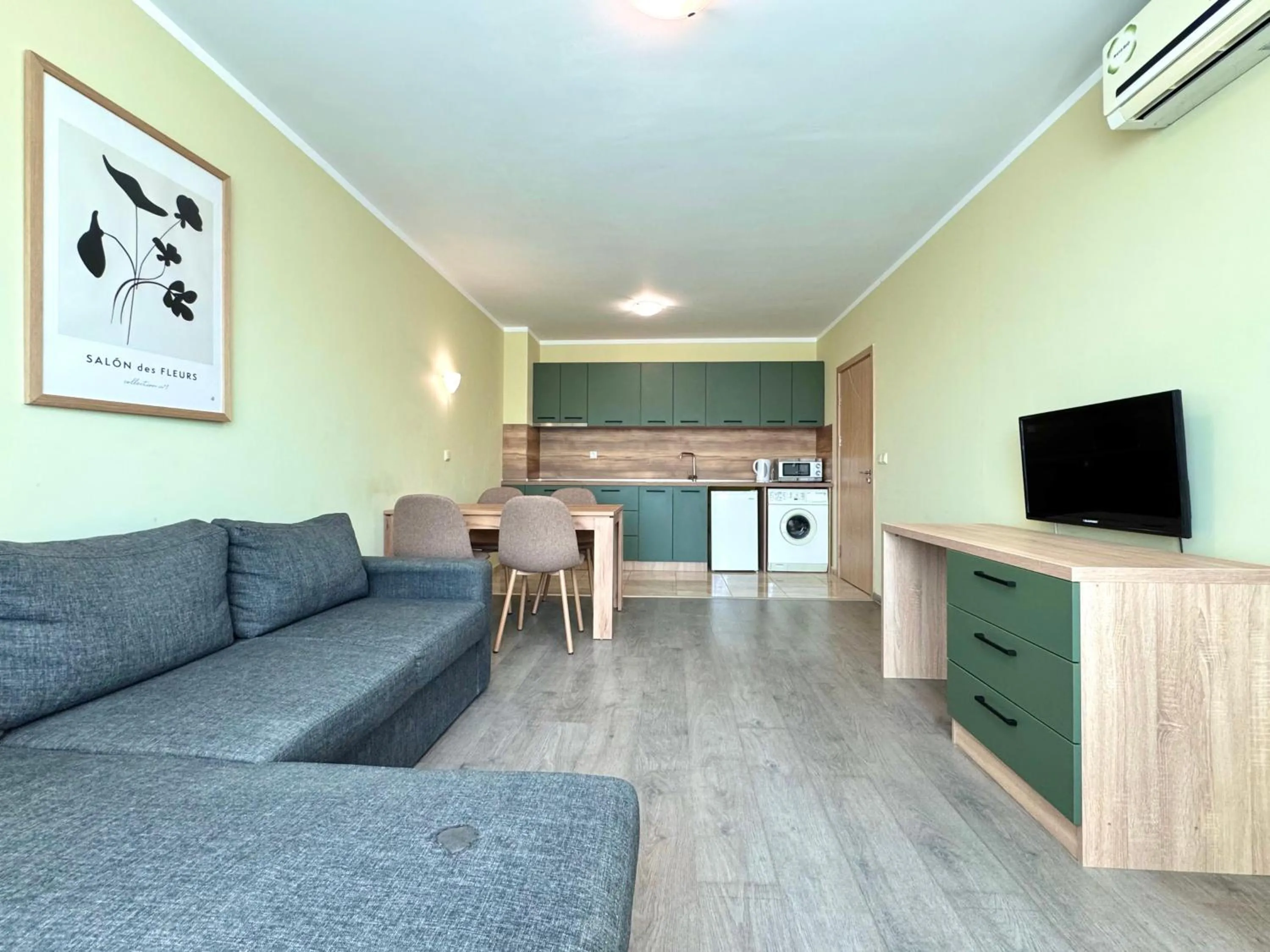 Communal lounge/ TV room in Evi Apartments 2