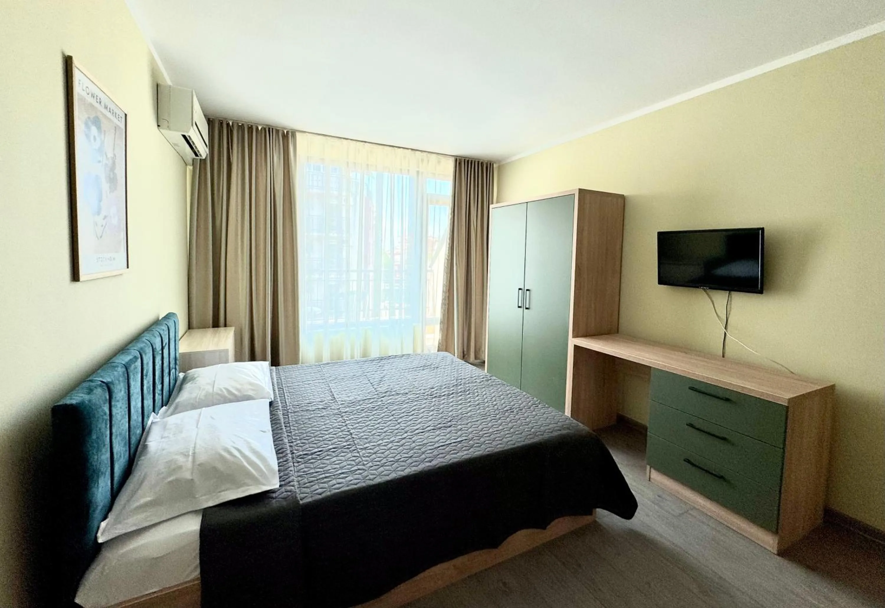 Communal lounge/ TV room, Bed in Evi Apartments 2