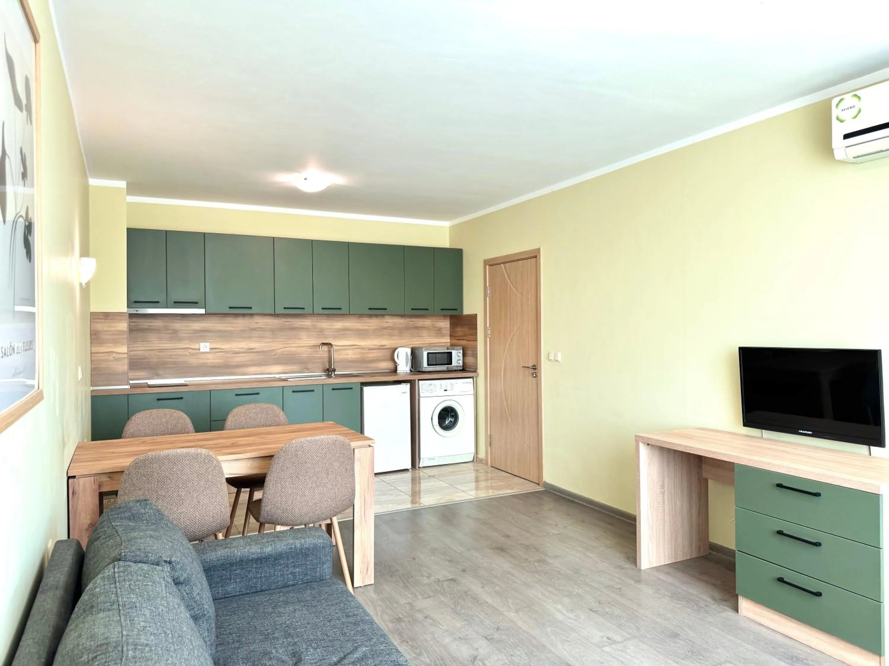 Communal lounge/ TV room in Evi Apartments 2
