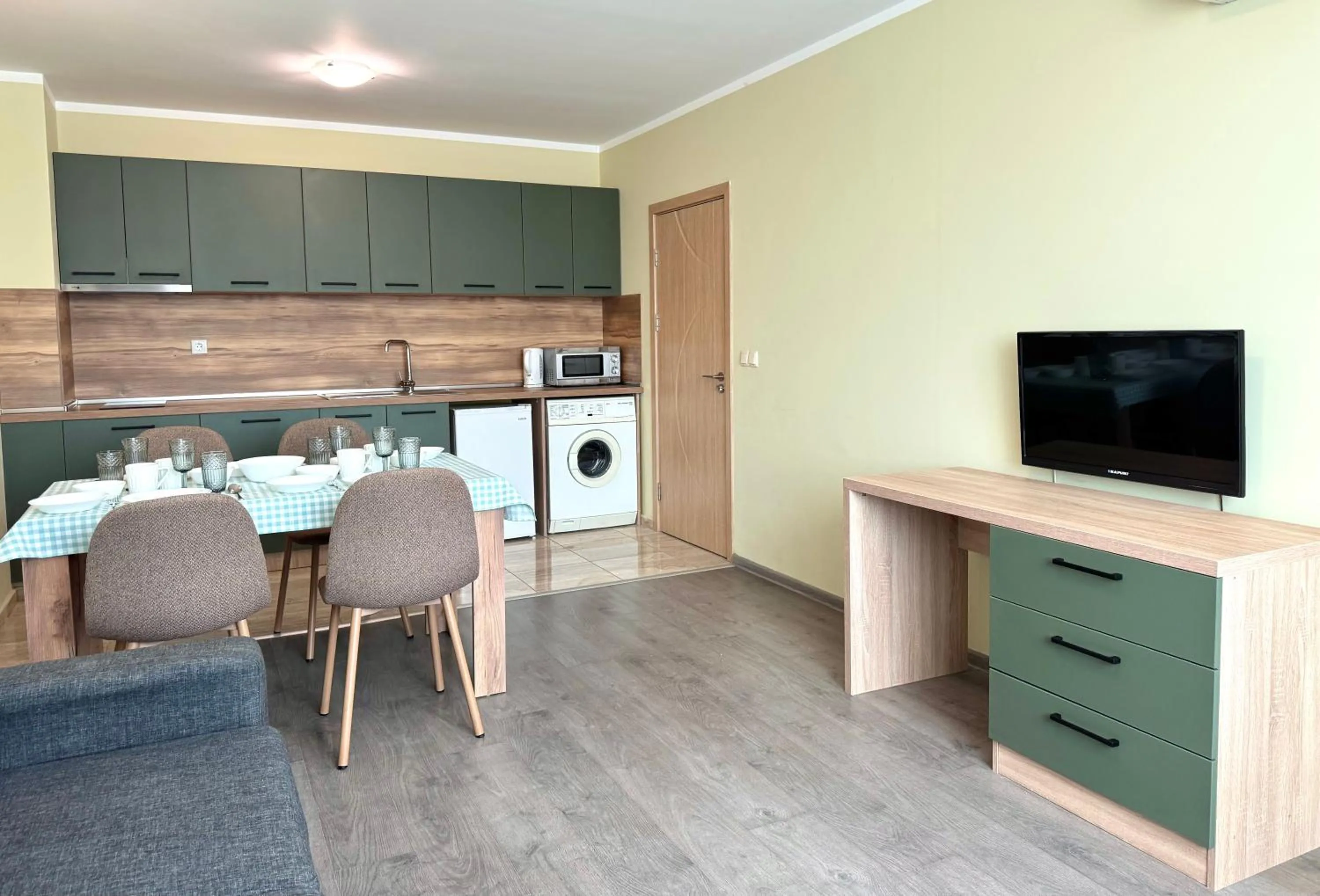 Communal lounge/ TV room in Evi Apartments 2